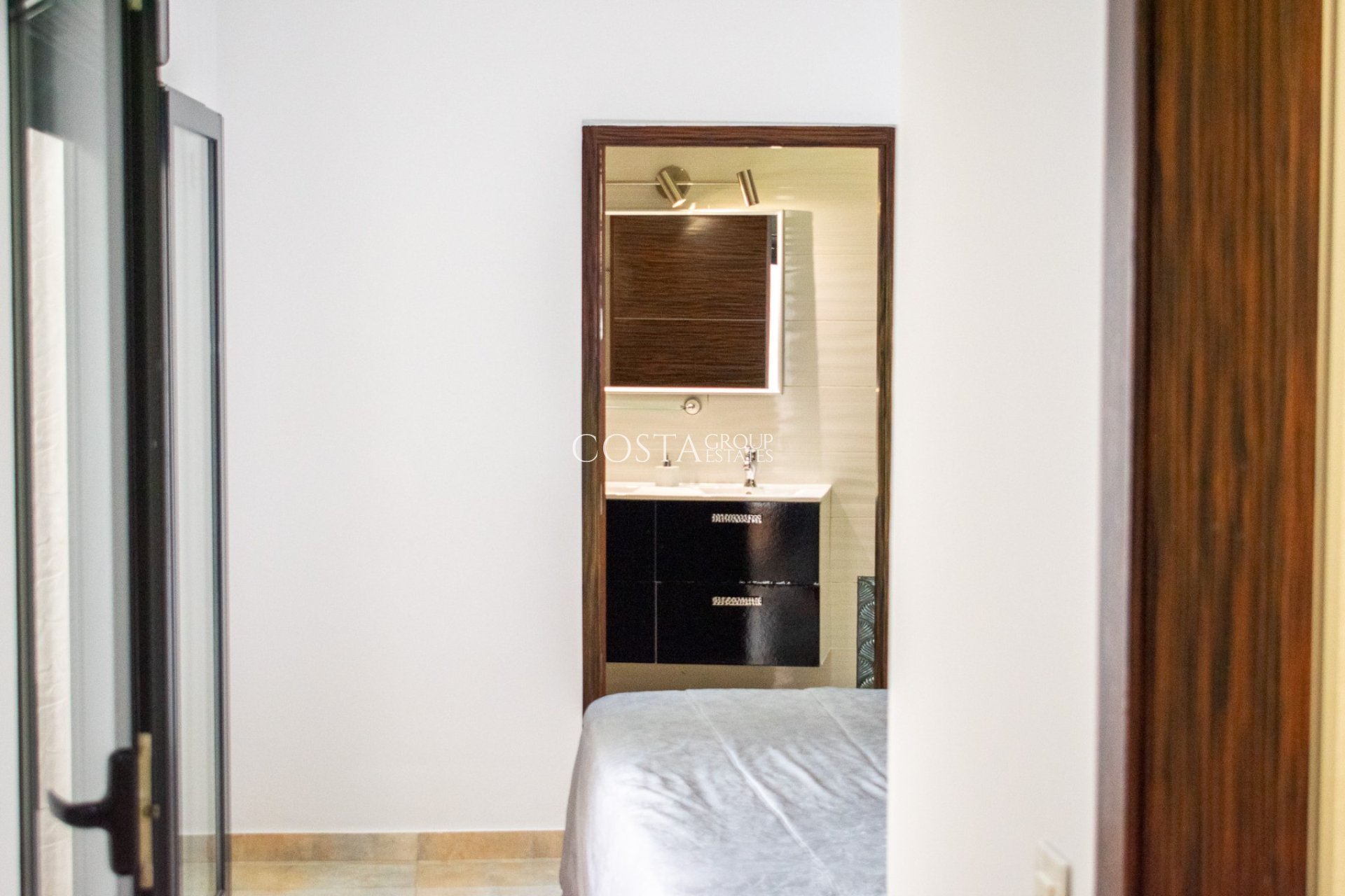 Resale - Villa -
Pilar de la Horadada - Torre de la Horadada