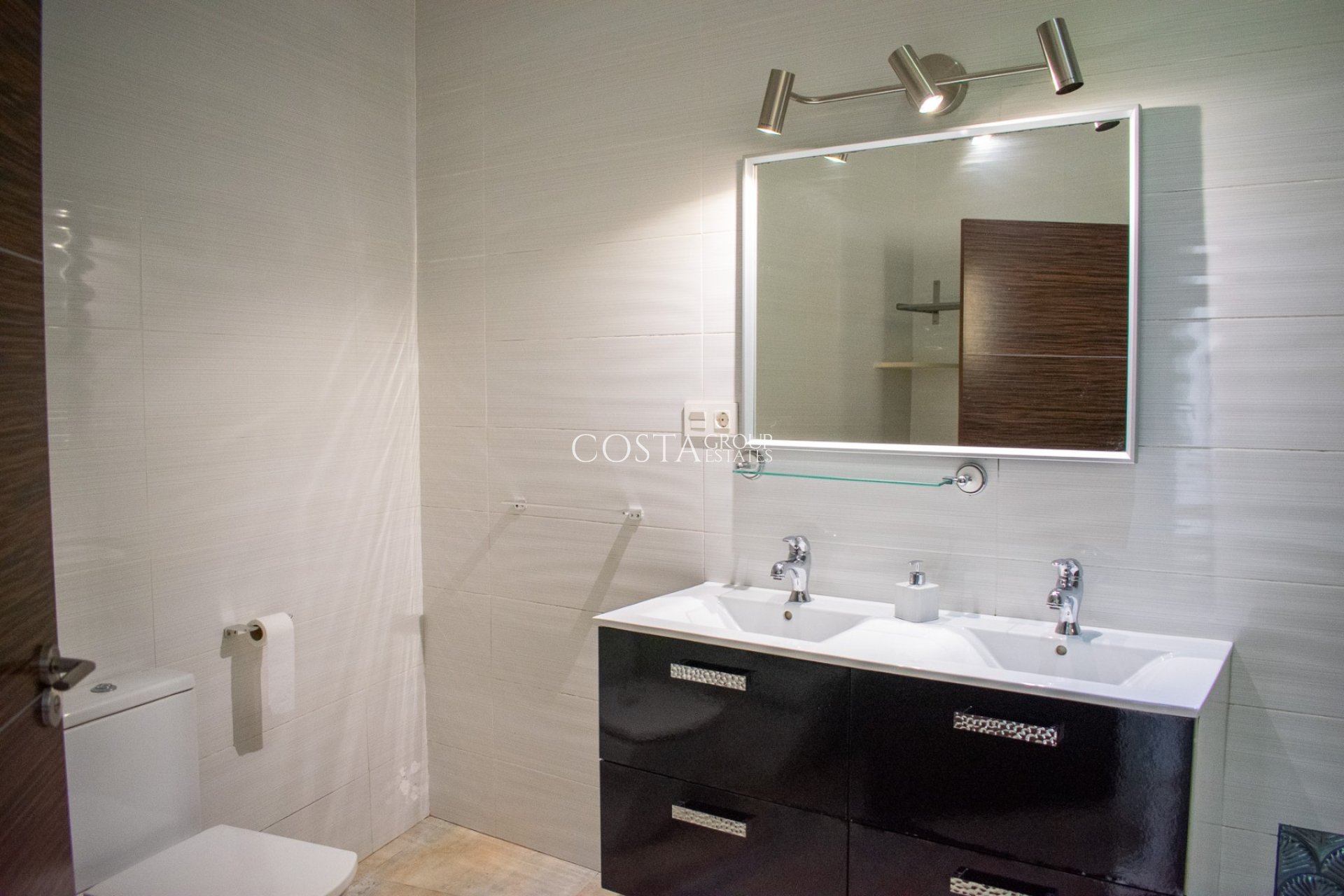 Resale - Villa -
Pilar de la Horadada - Torre de la Horadada