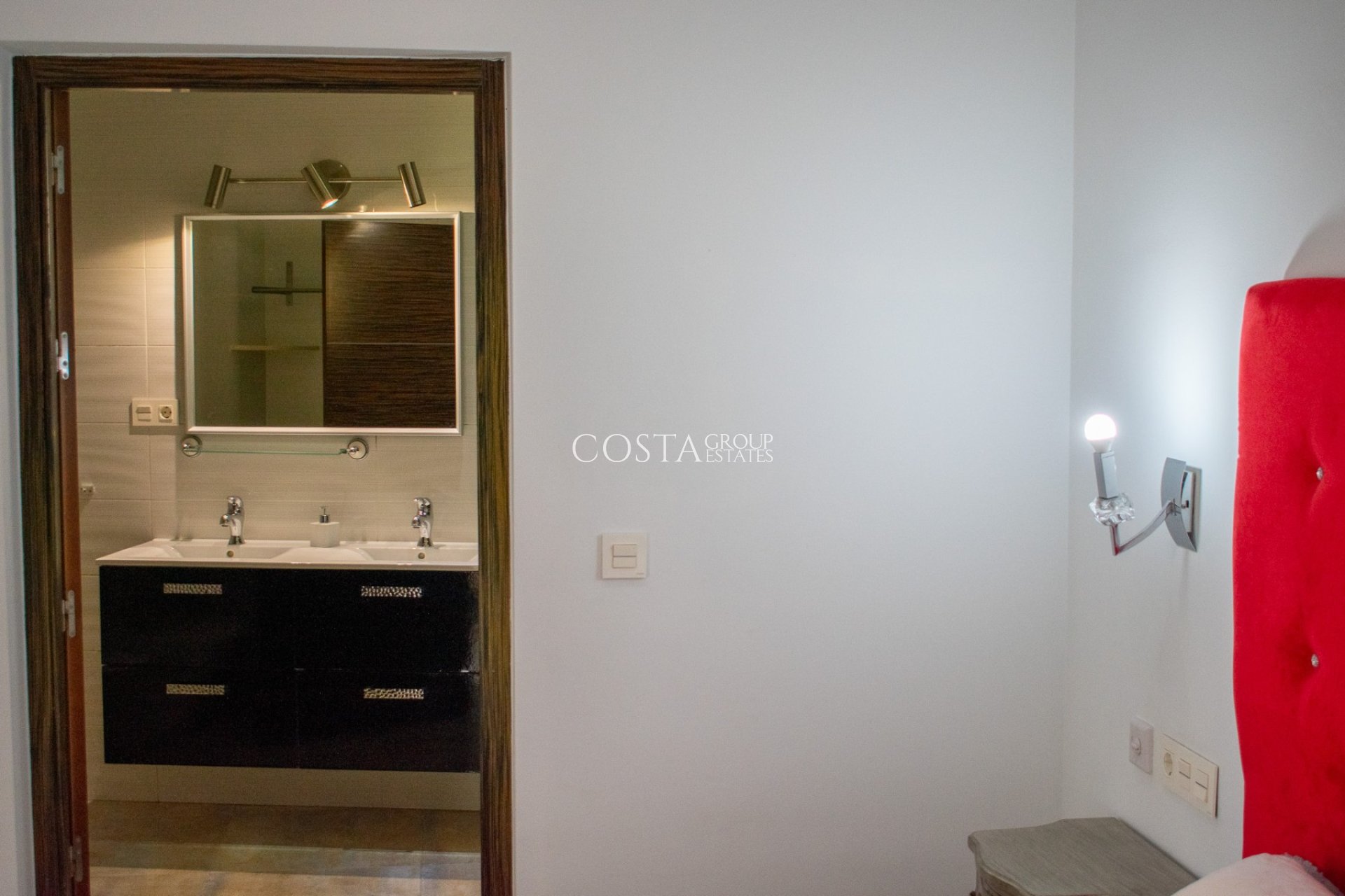 Resale - Villa -
Pilar de la Horadada - Torre de la Horadada