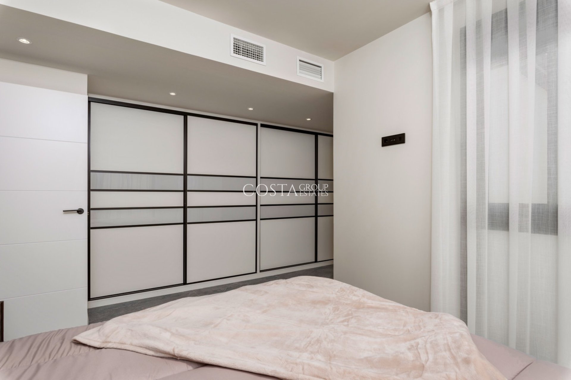 Resale - Villa -
Pilar de la Horadada - Torre De La Horadada