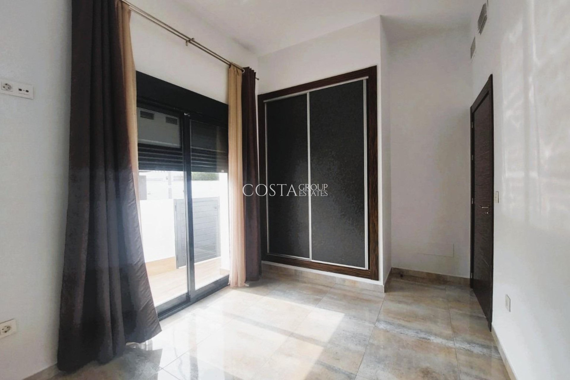 Resale - Villa -
Pilar de la Horadada - Torre De La Horadada