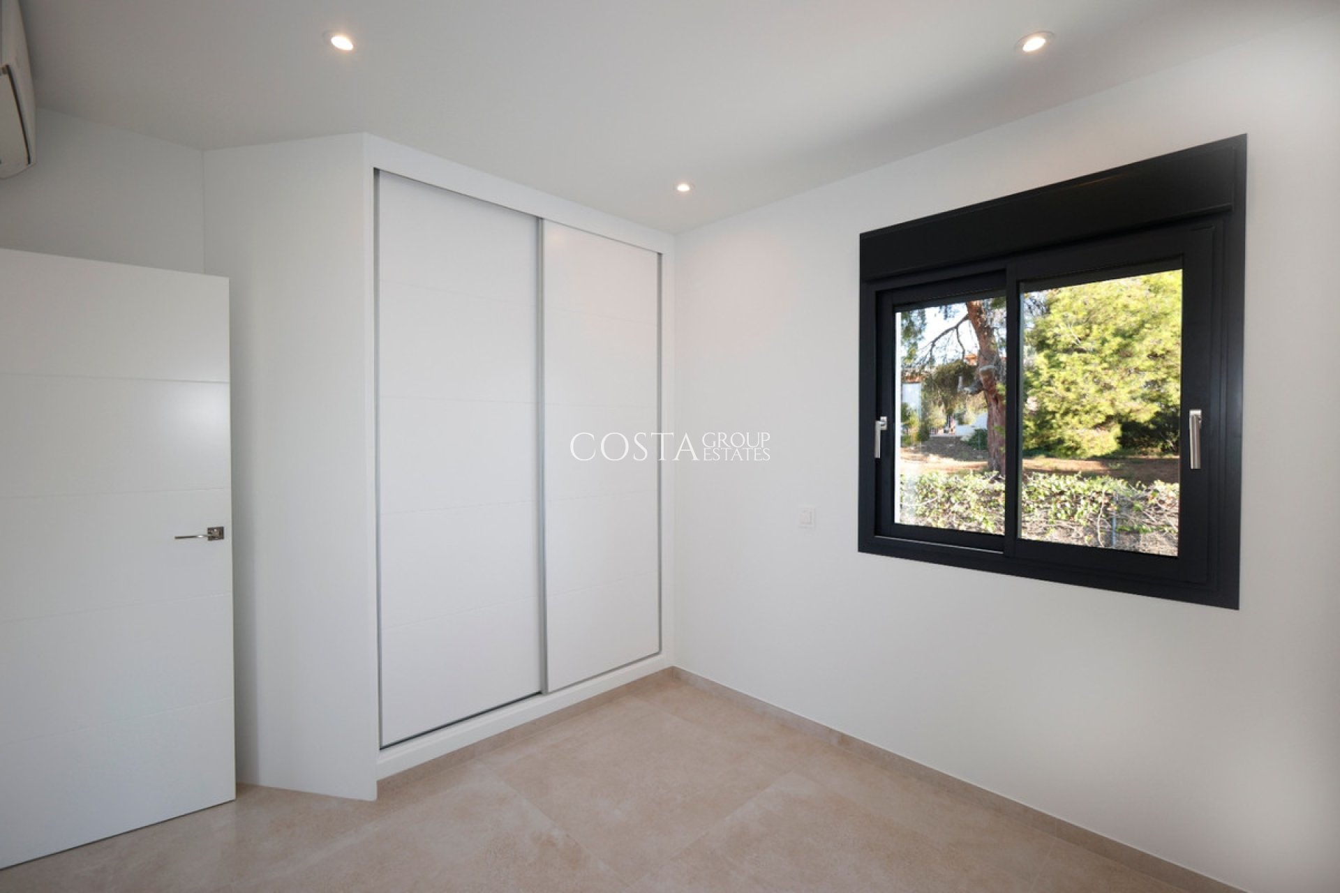 Resale - Villa -
Pinoso - Los Pinos