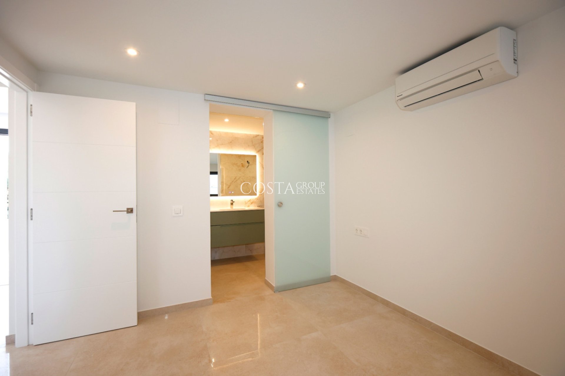 Resale - Villa -
Pinoso - Los Pinos