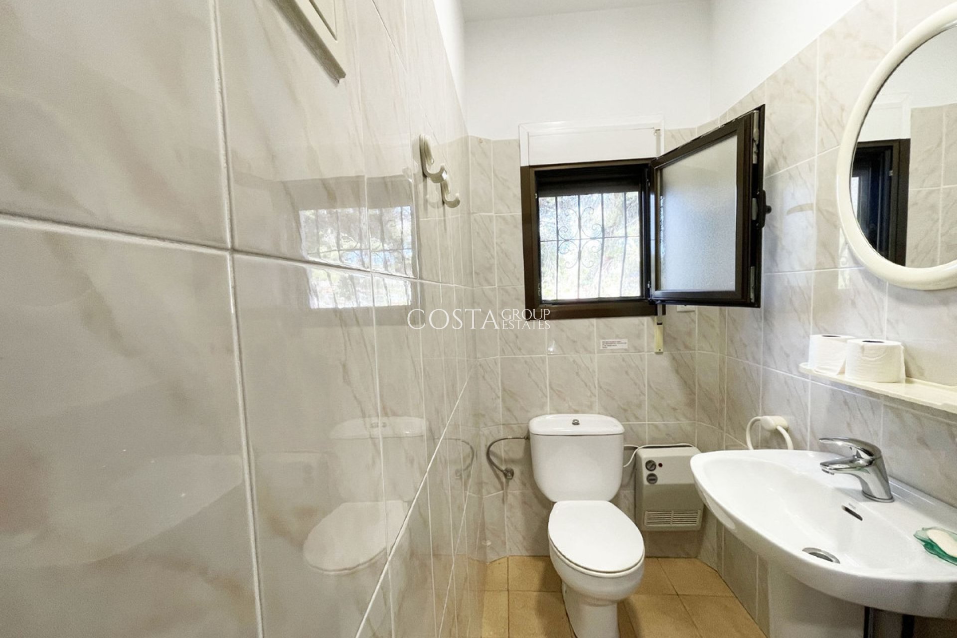 Resale - Villa -
Pinoso - Los Pinos