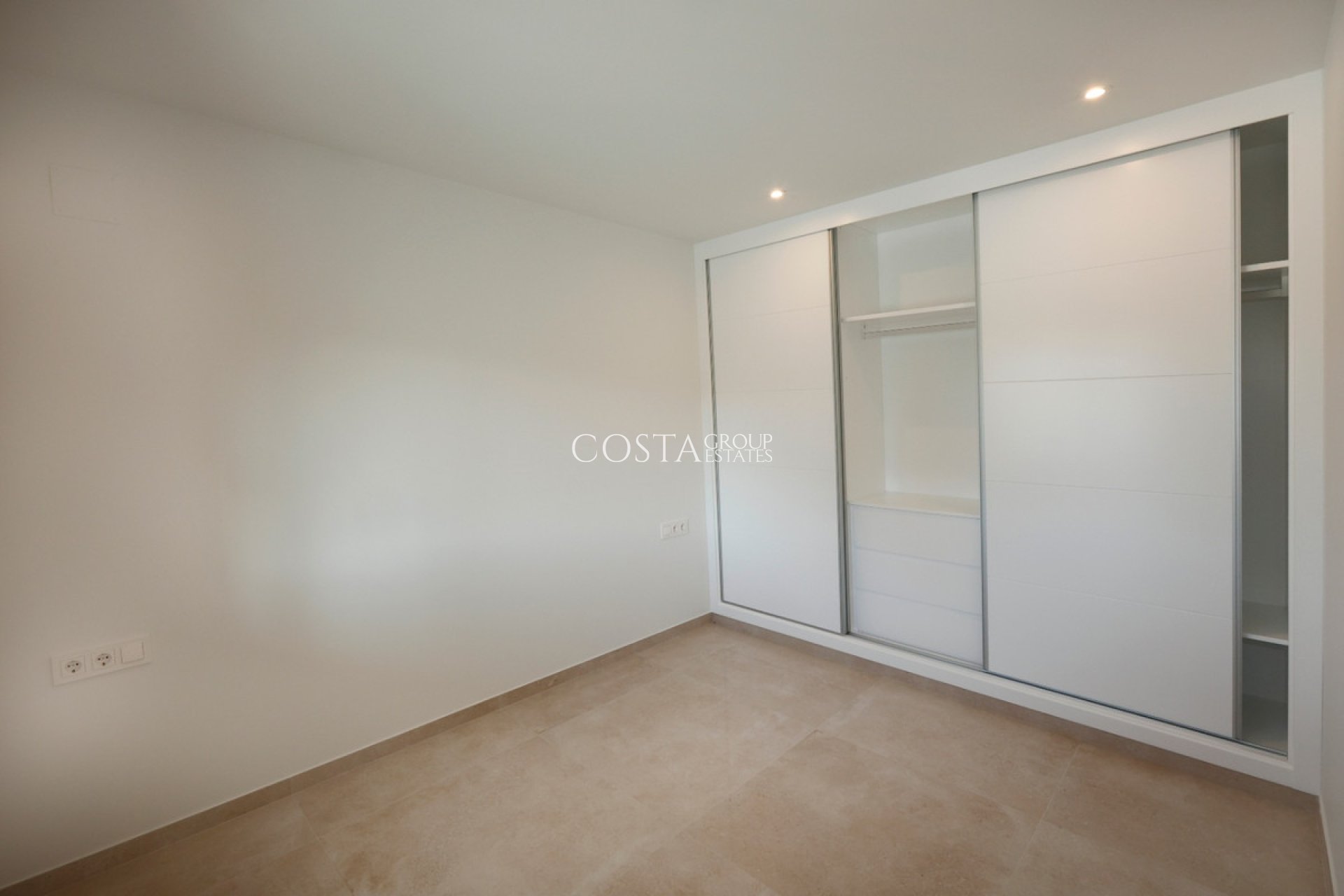 Resale - Villa -
Pinoso - Los Pinos