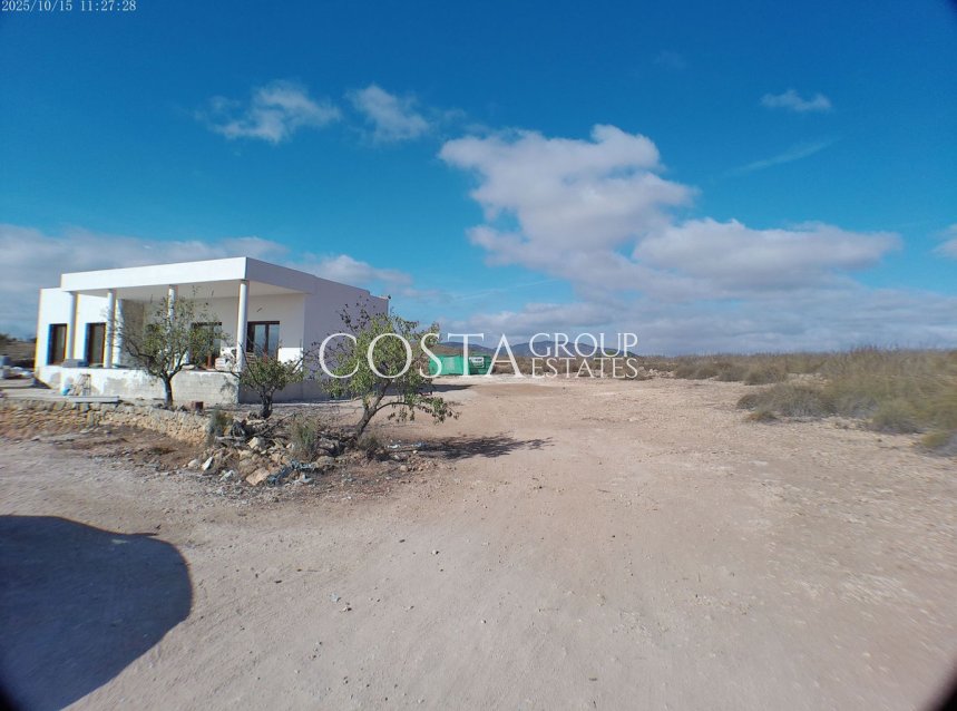 Resale - Villa -
Pinoso - Pinoso Centro