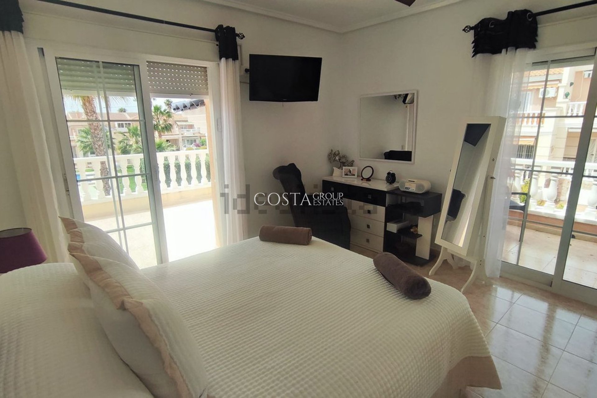 Resale - Villa -
Rojales - Ciudad Quesada