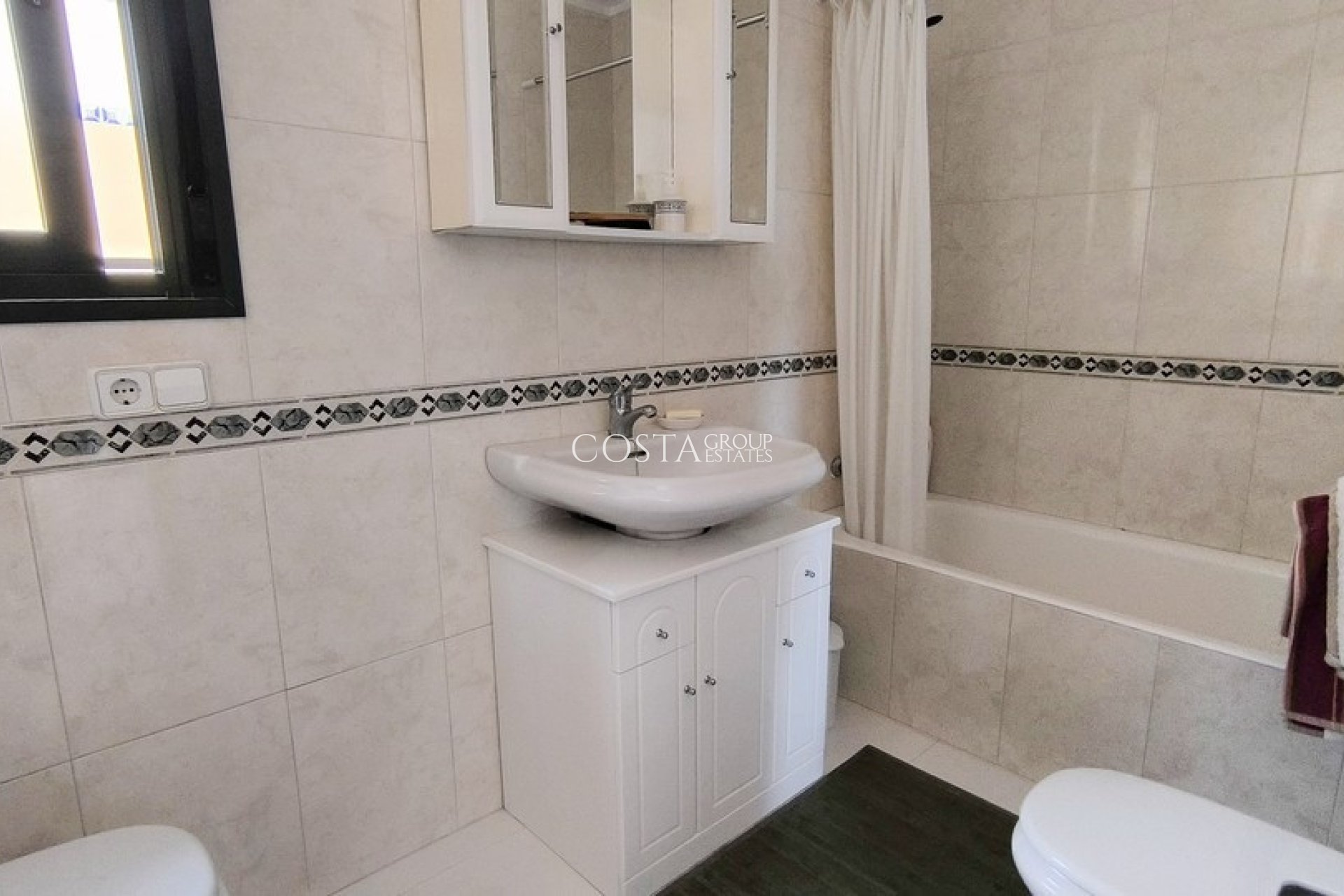 Resale - Villa -
Rojales - Ciudad Quesada