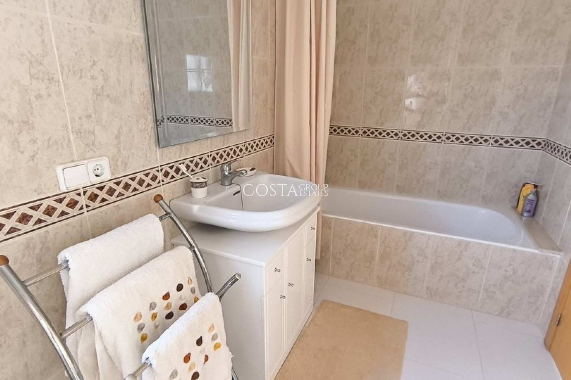 Resale - Villa -
Rojales - Ciudad Quesada