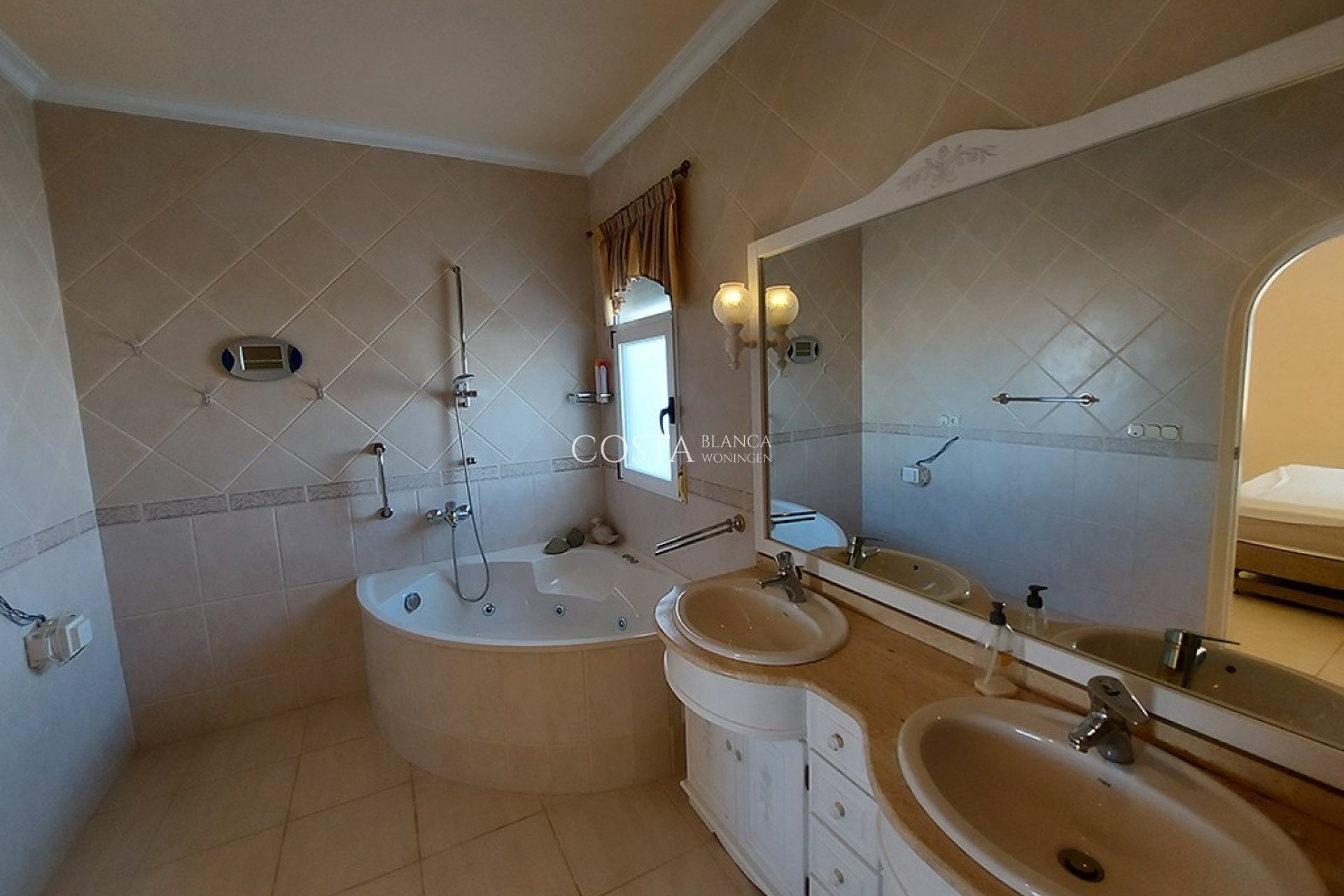 Resale - Villa -
Rojales - Ciudad Quesada