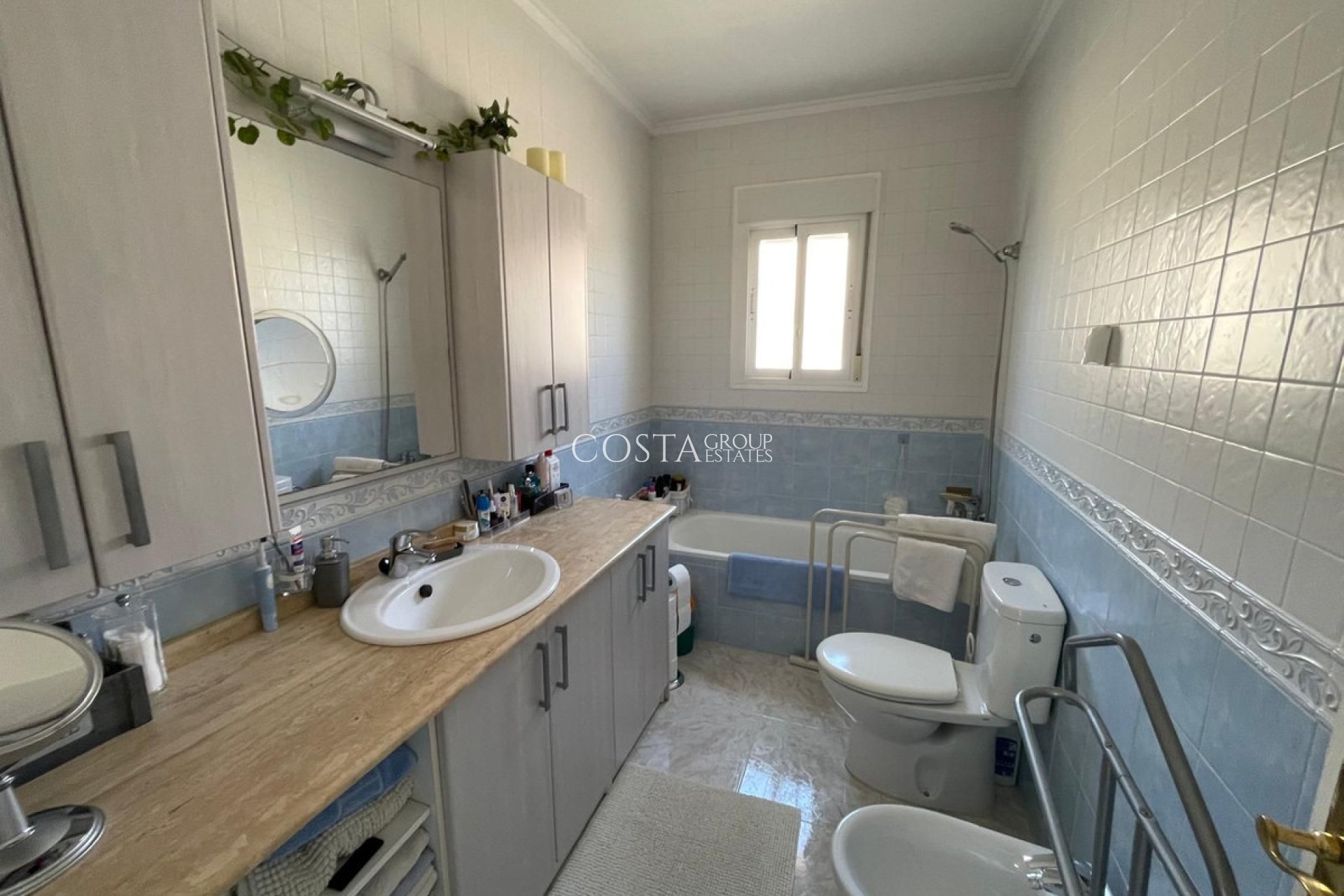 Resale - Villa -
Rojales - Quesada