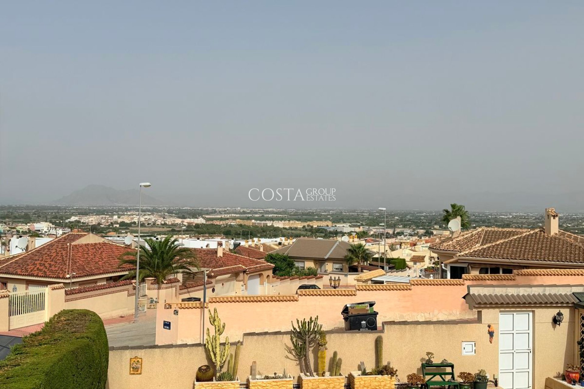 Resale - Villa -
Rojales