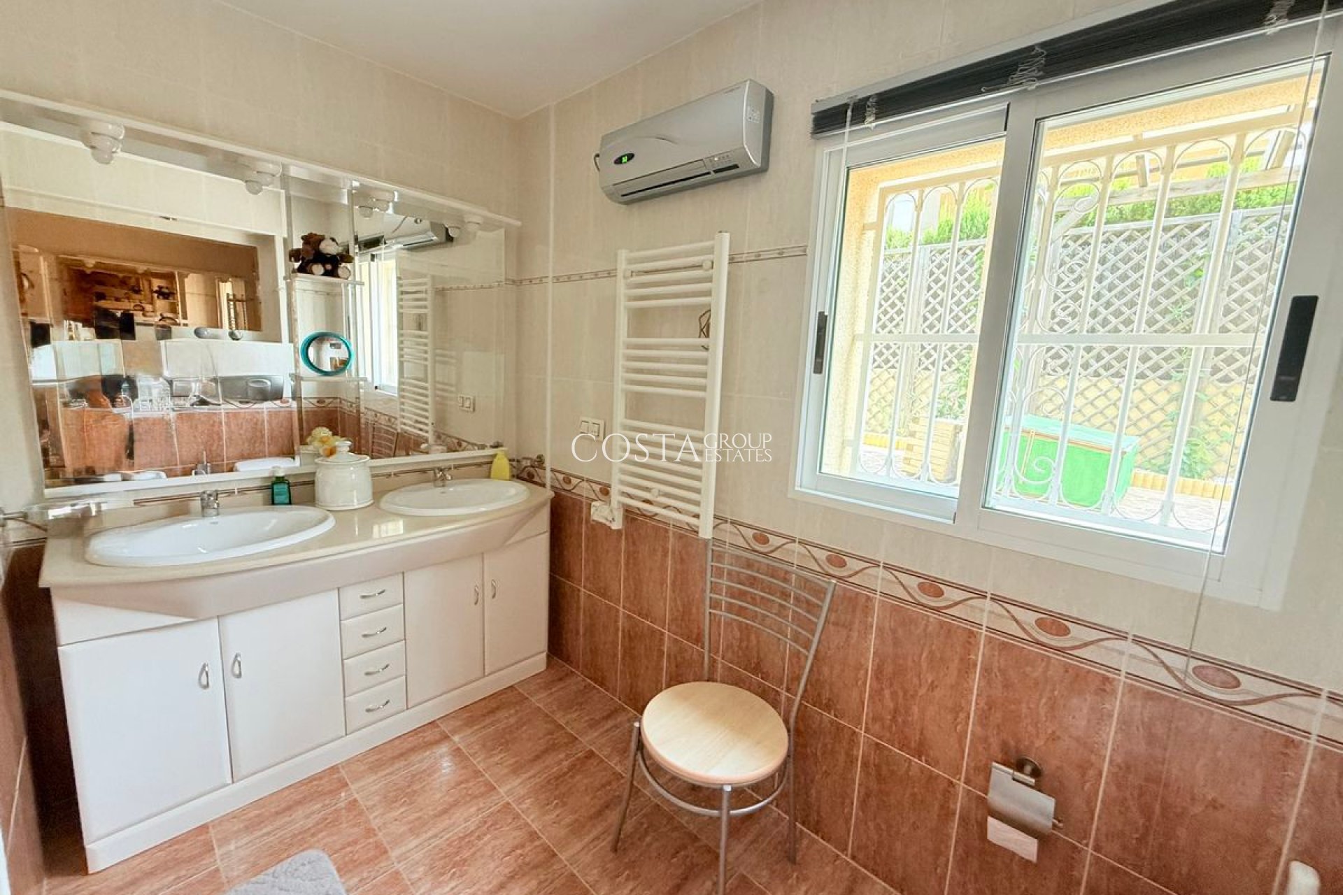 Resale - Villa -
Rojales