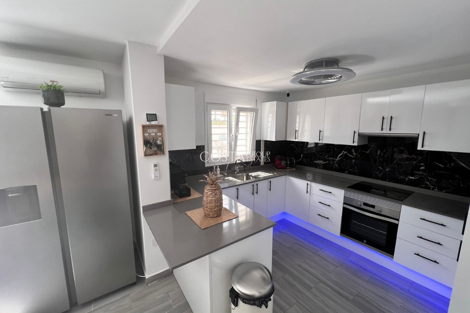 Resale - Villa -
San Fulgencio - La Marina