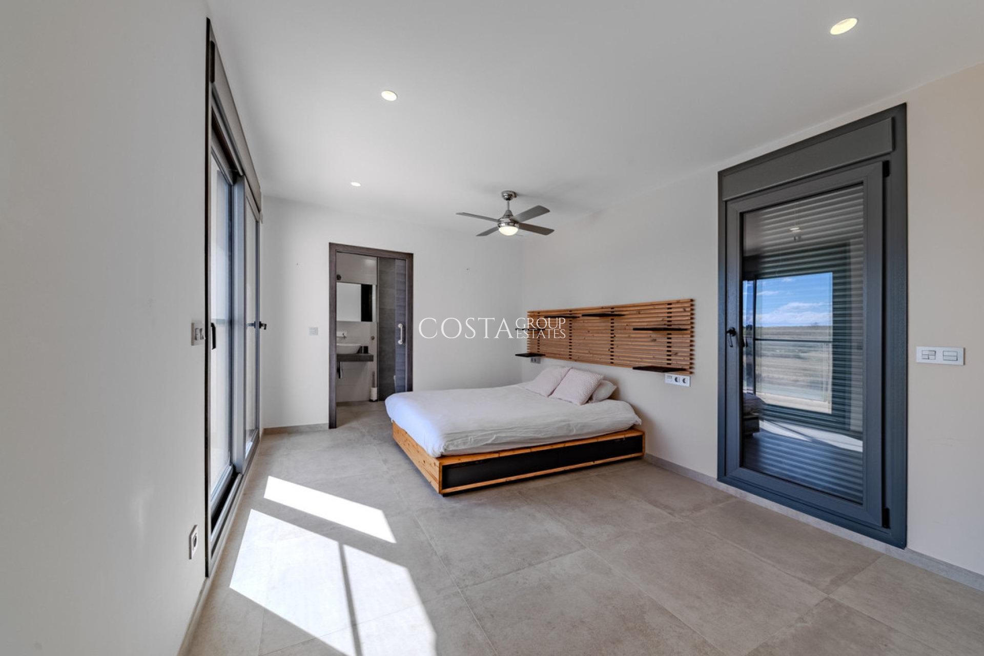 Resale - Villa -
San Fulgencio - La Marina