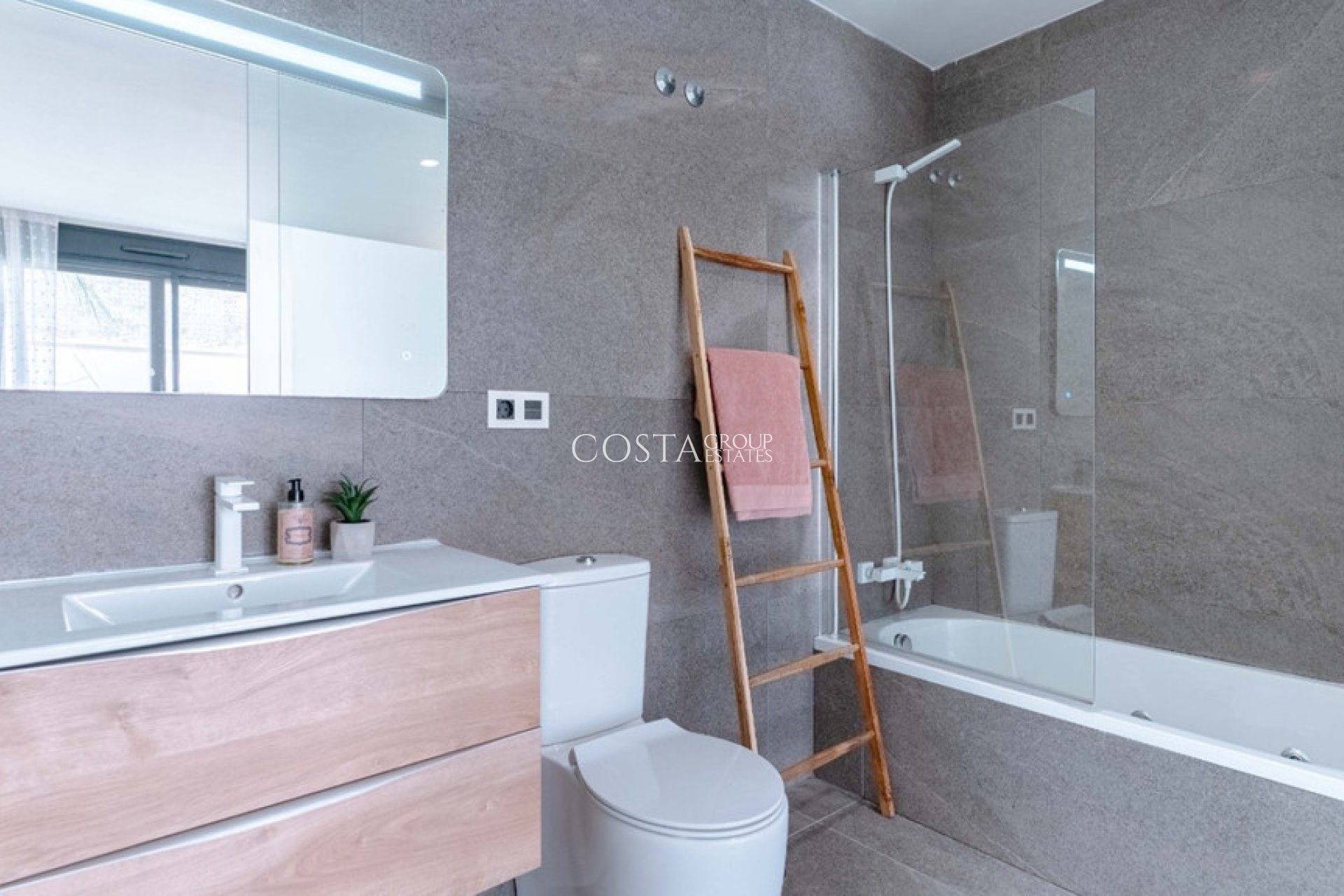 Resale - Villa -
San Miguel de Salinas - San Miguel de Salinas Centro