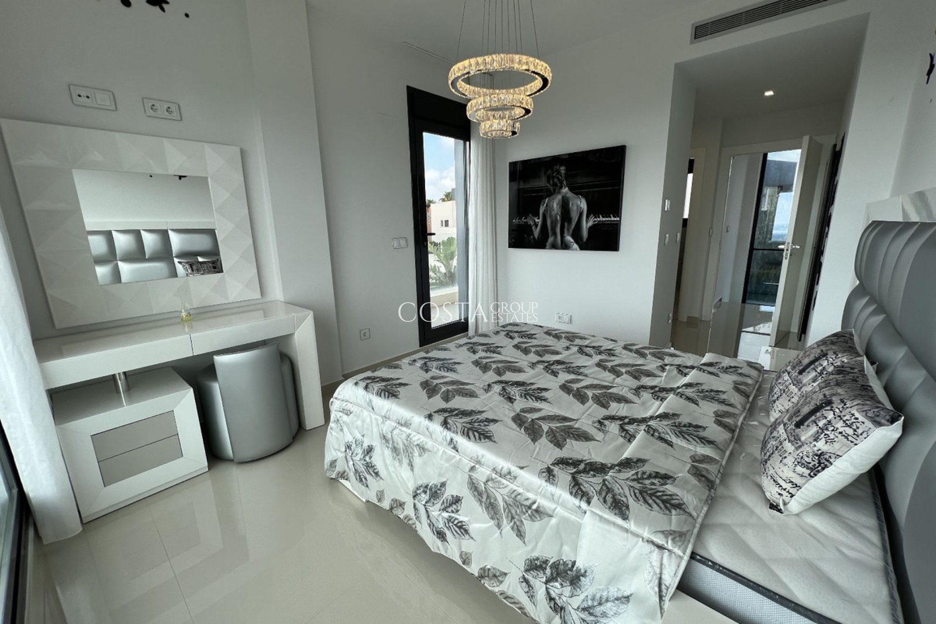 Resale - Villa -
San Miguel de Salinas - San Miguel de Salinas Centro