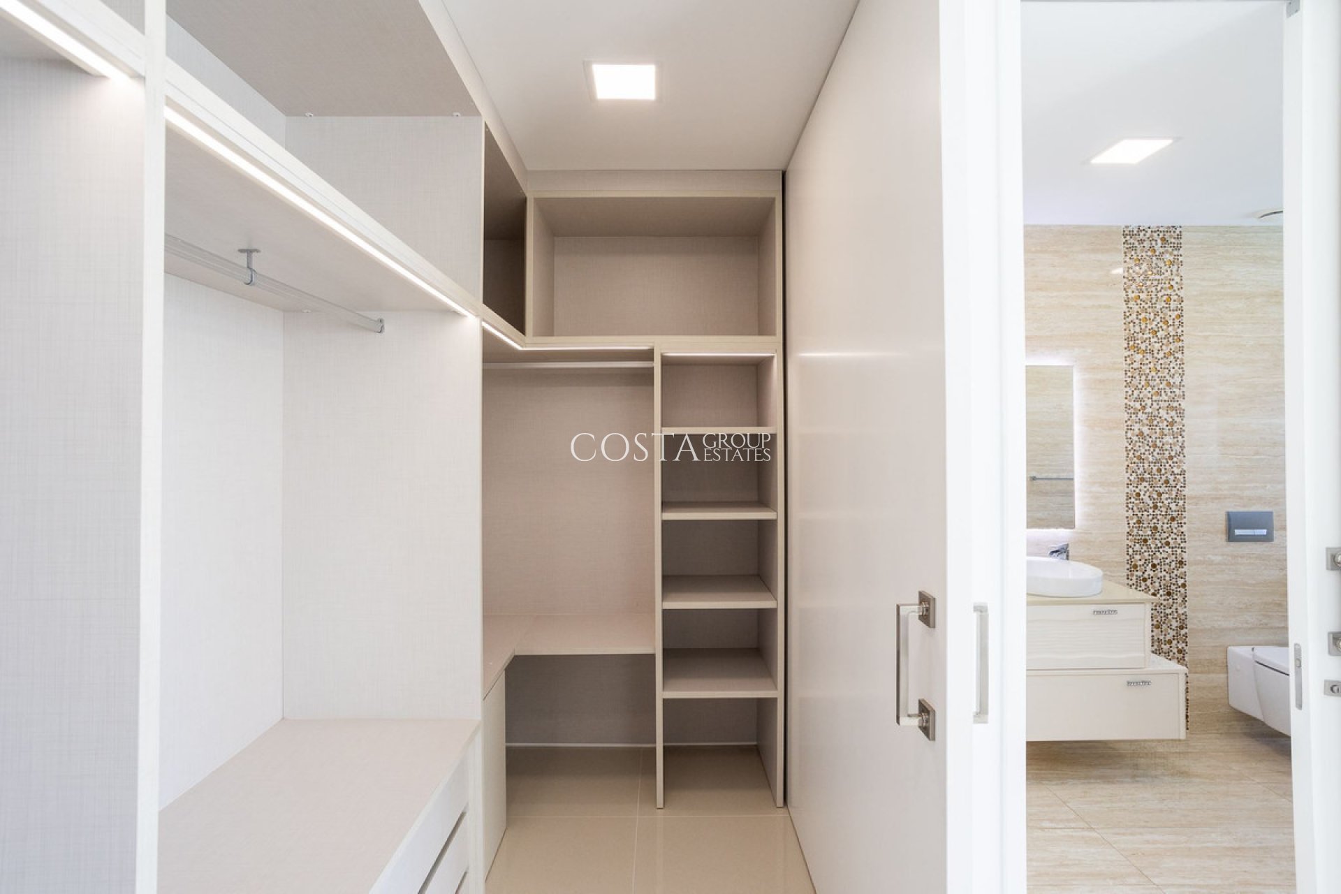 Resale - Villa -
San Miguel de Salinas - San Miguel de Salinas Centro