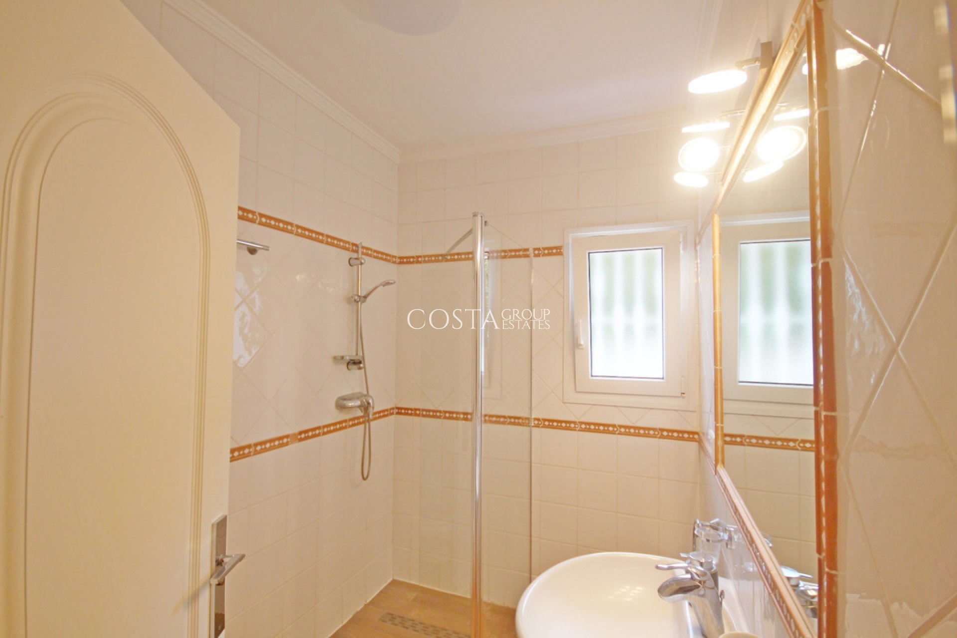 Resale - Villa -
Teulada - Moraira