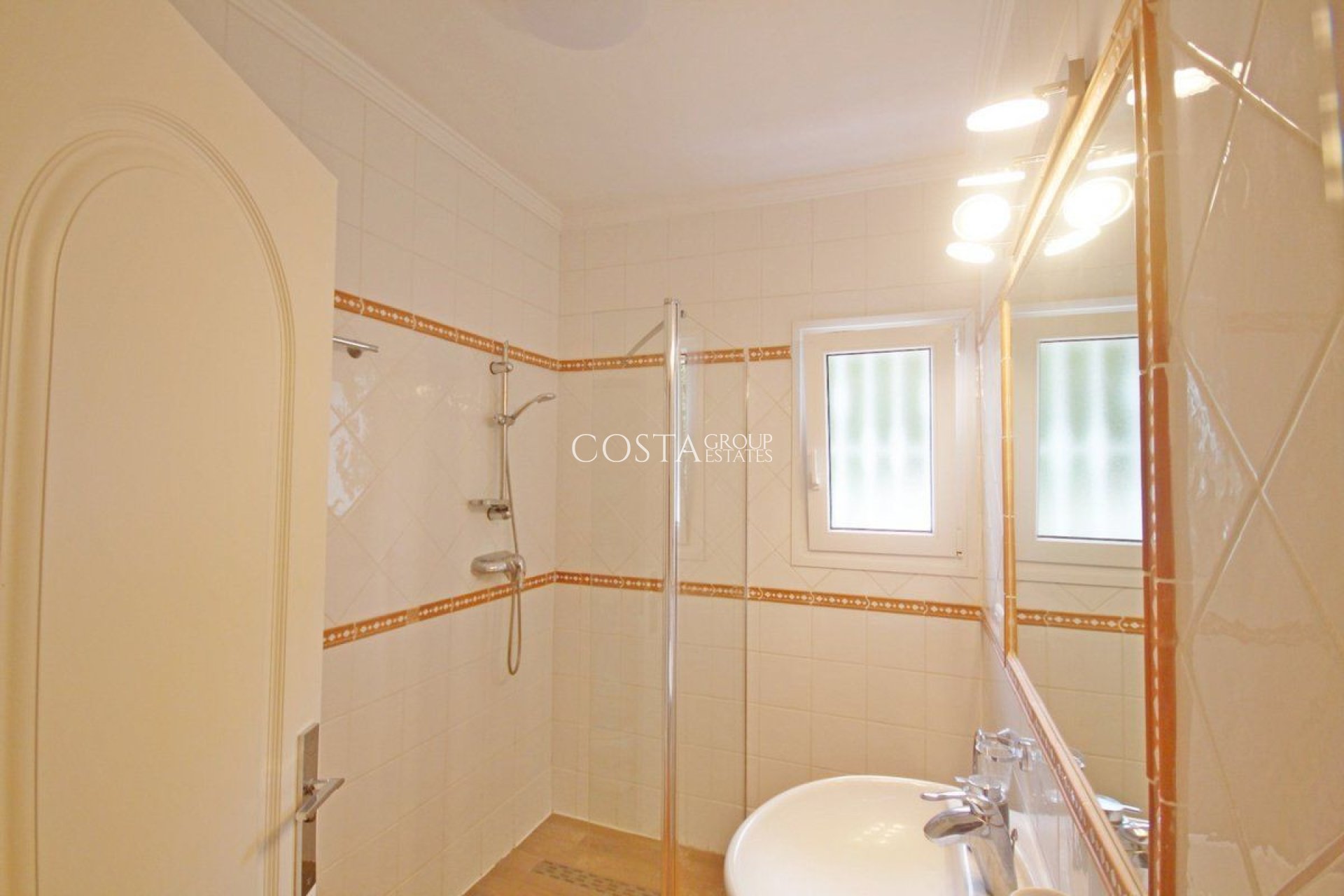 Resale - Villa -
Teulada - Moraira