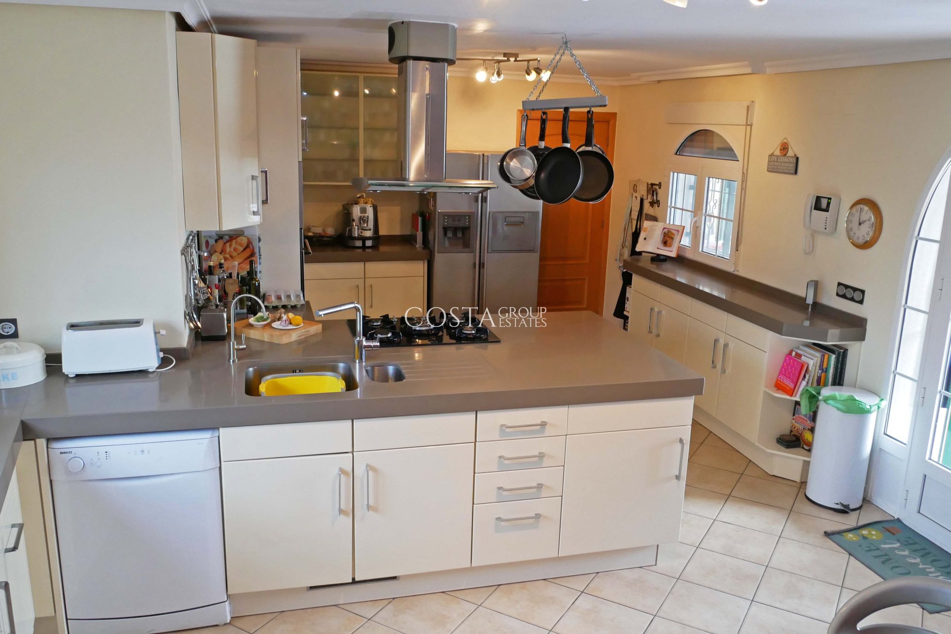 Resale - Villa -
Torrevieja - El Chaparral