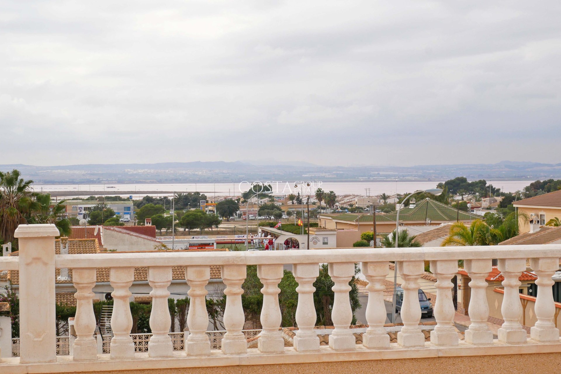 Resale - Villa -
Torrevieja - El Chaparral