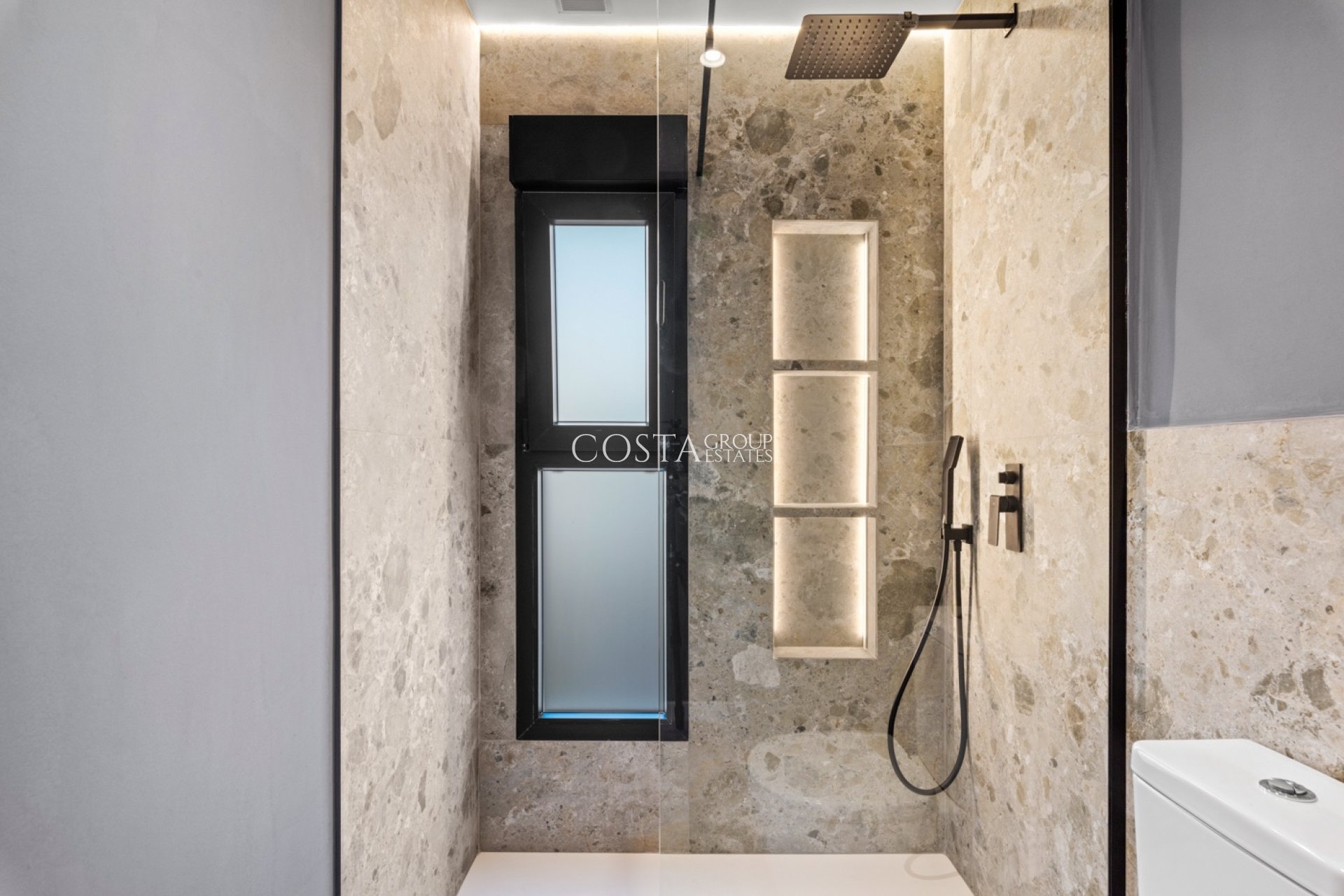 Resale - Villa -
Torrevieja - El Chaparral