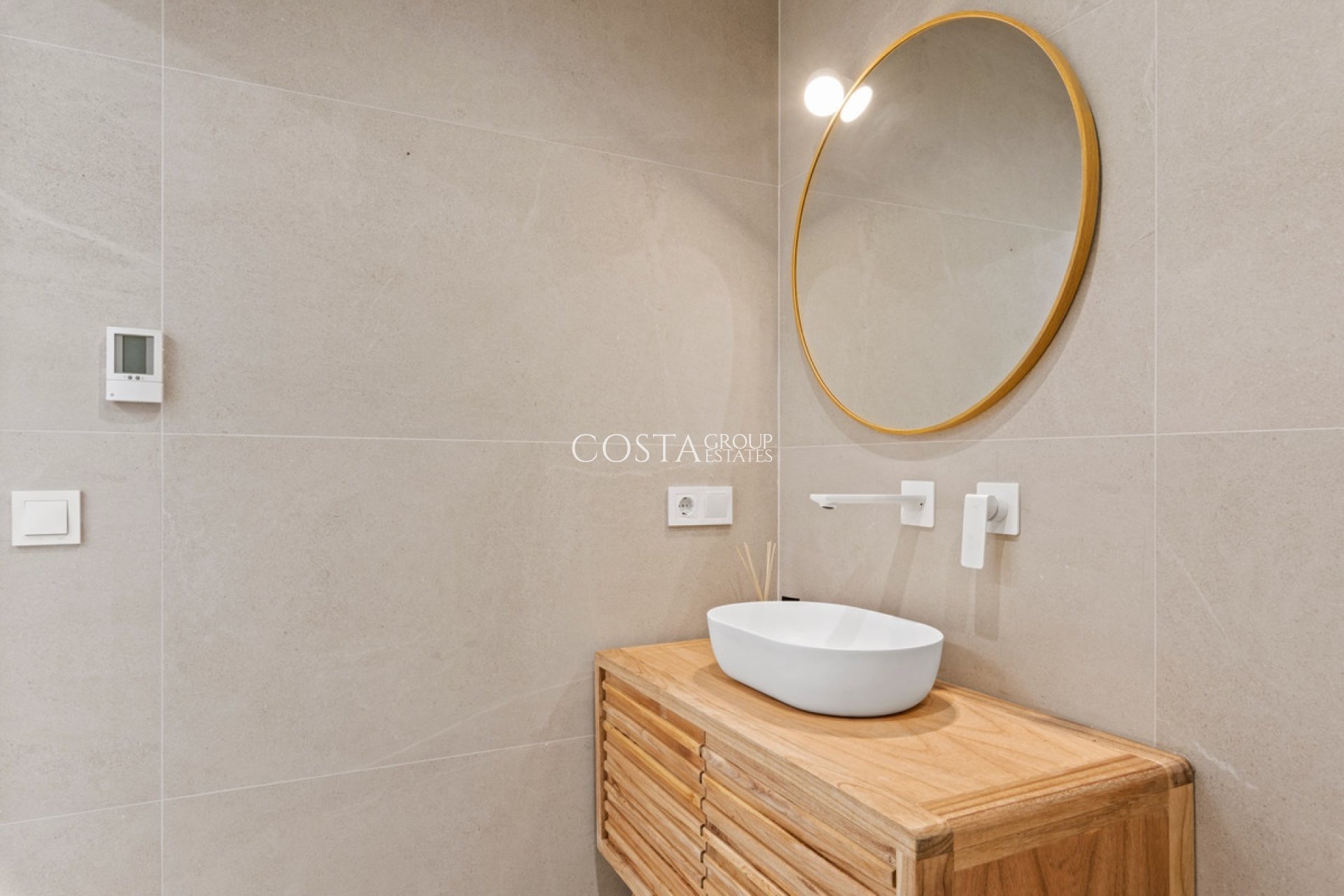 Resale - Villa -
Torrevieja - El Chaparral