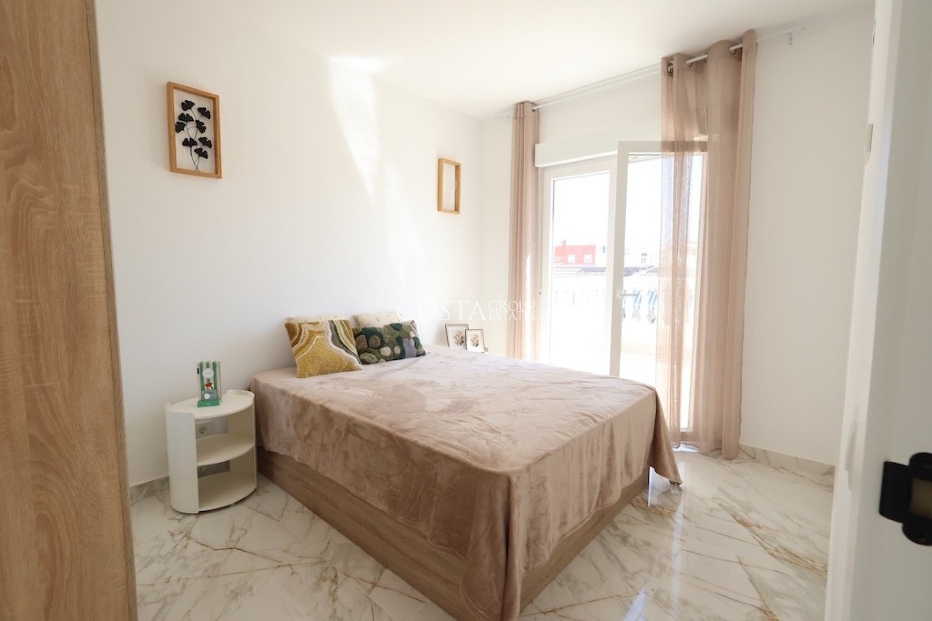 Resale - Villa -
Torrevieja - El Chaparral