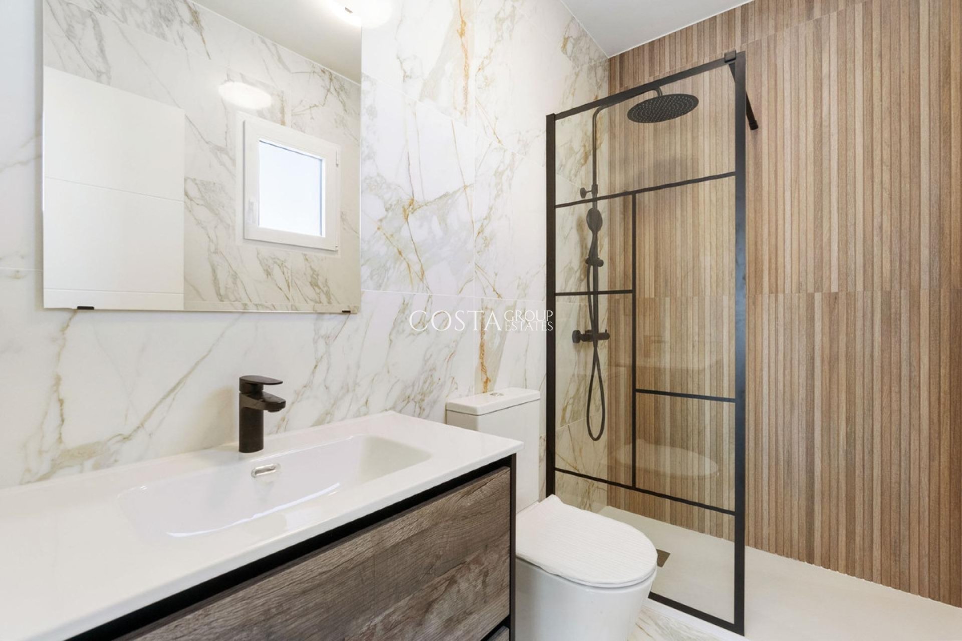 Resale - Villa -
Torrevieja - El Chaparral