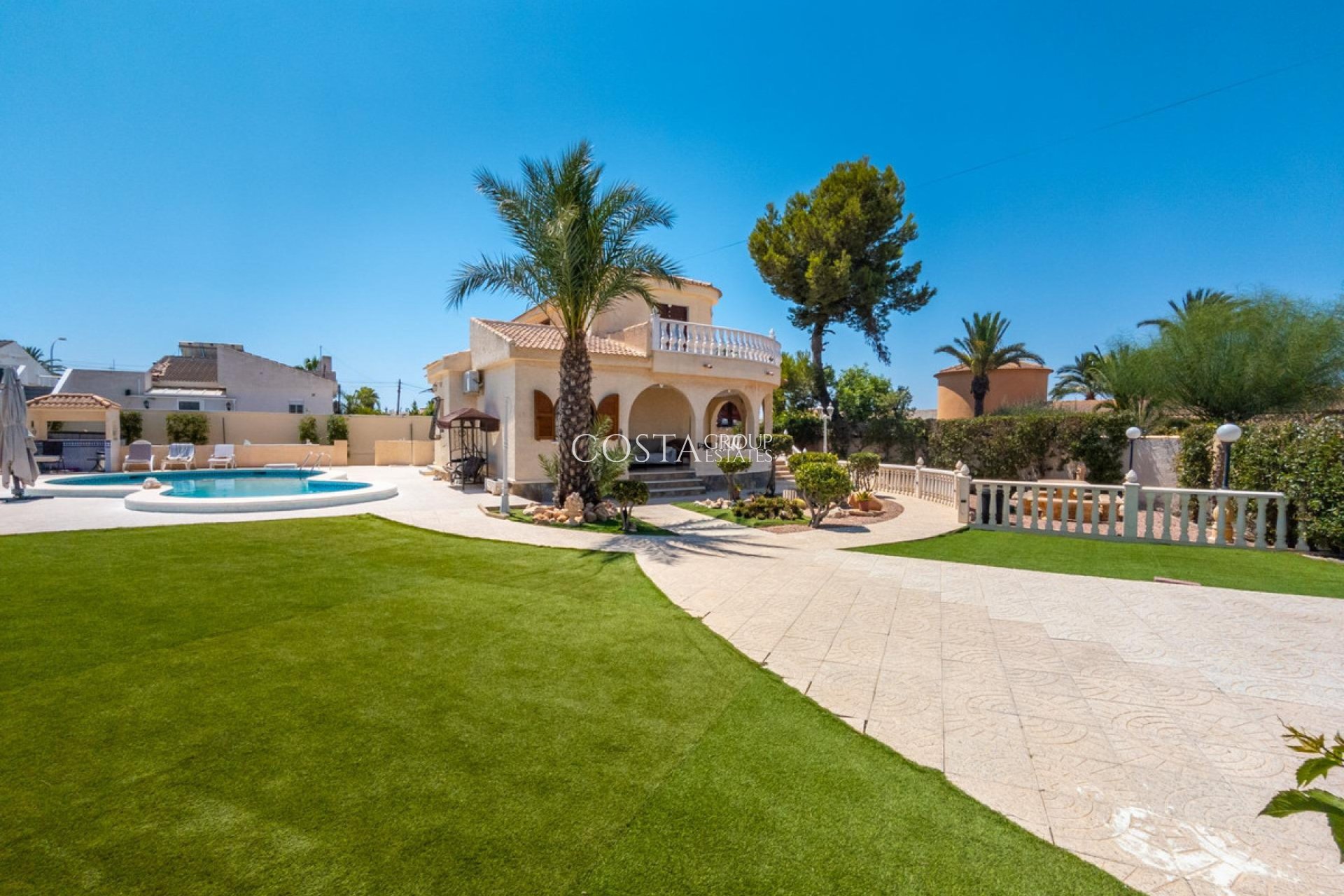 Resale - Villa -
Torrevieja - El Chaparral