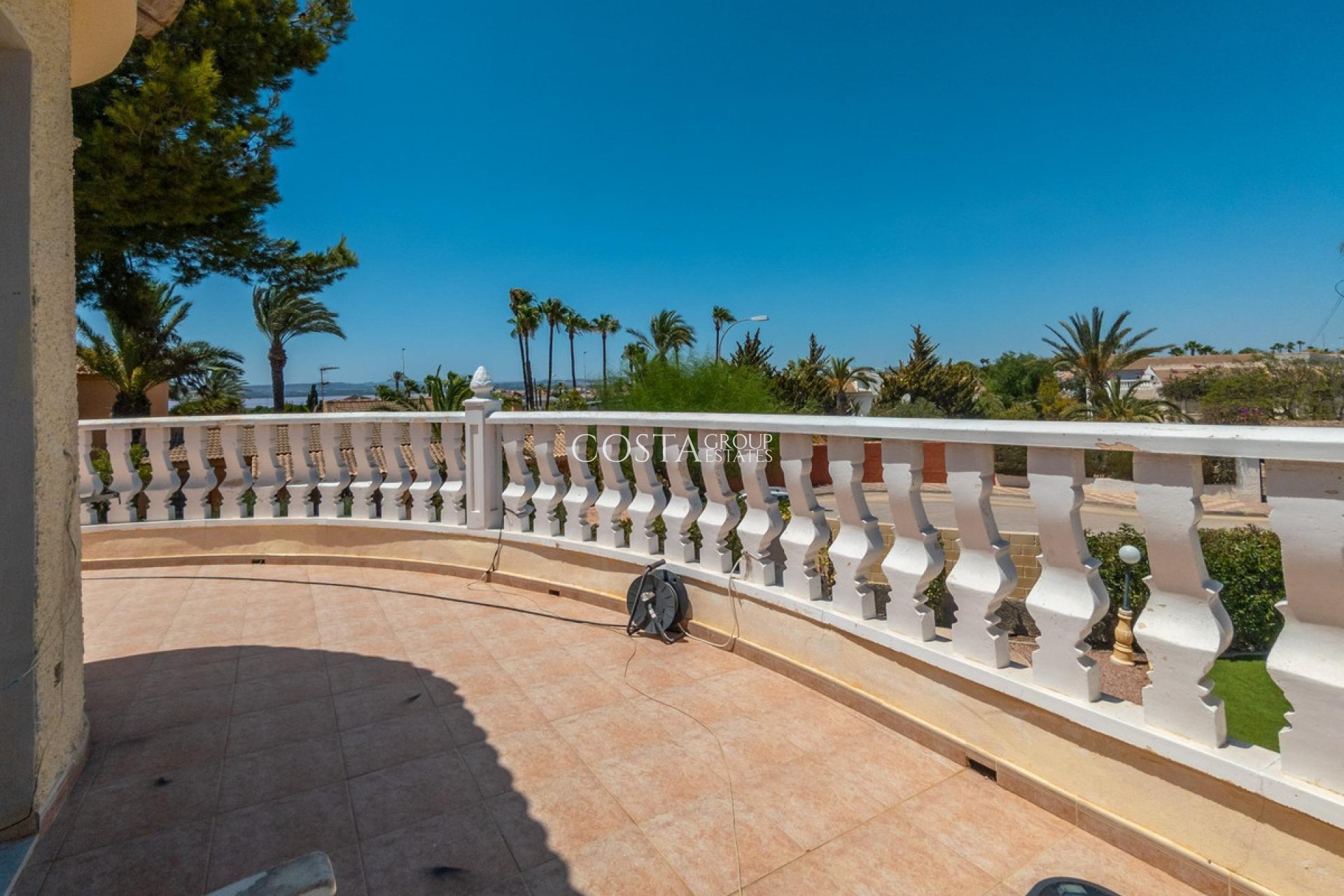 Resale - Villa -
Torrevieja - El Chaparral