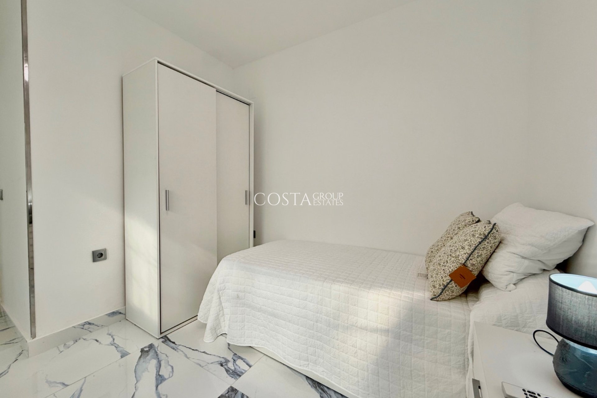 Resale - Villa -
Torrevieja - El Chaparral