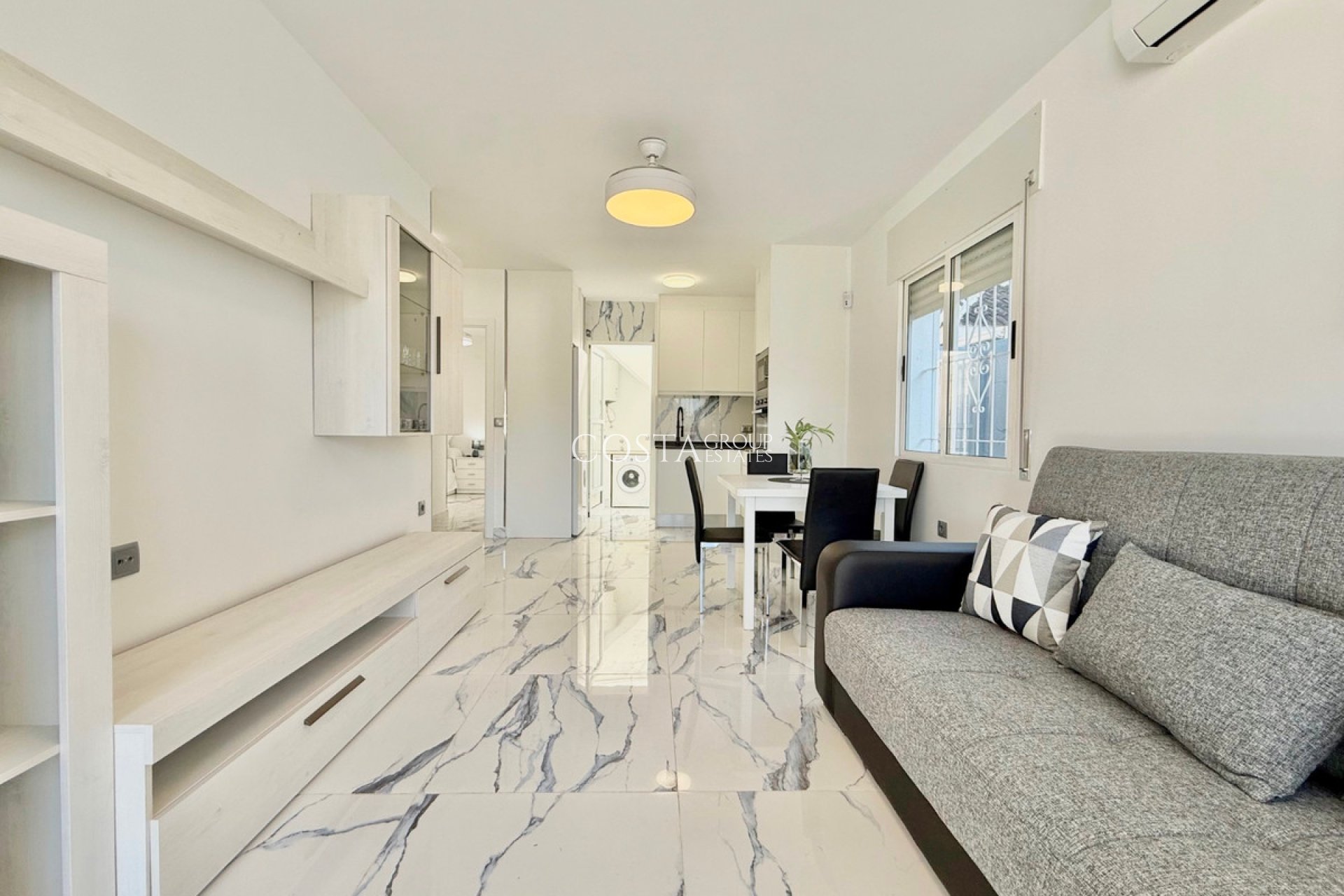 Resale - Villa -
Torrevieja - El Chaparral