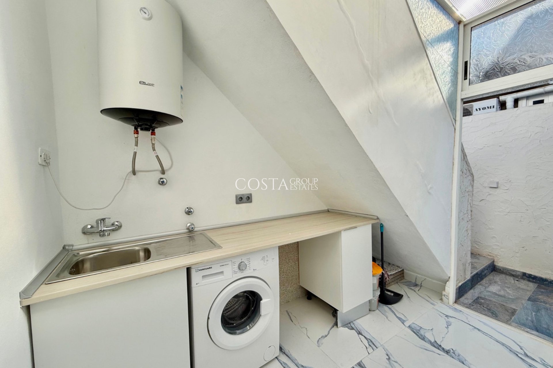 Resale - Villa -
Torrevieja - El Chaparral