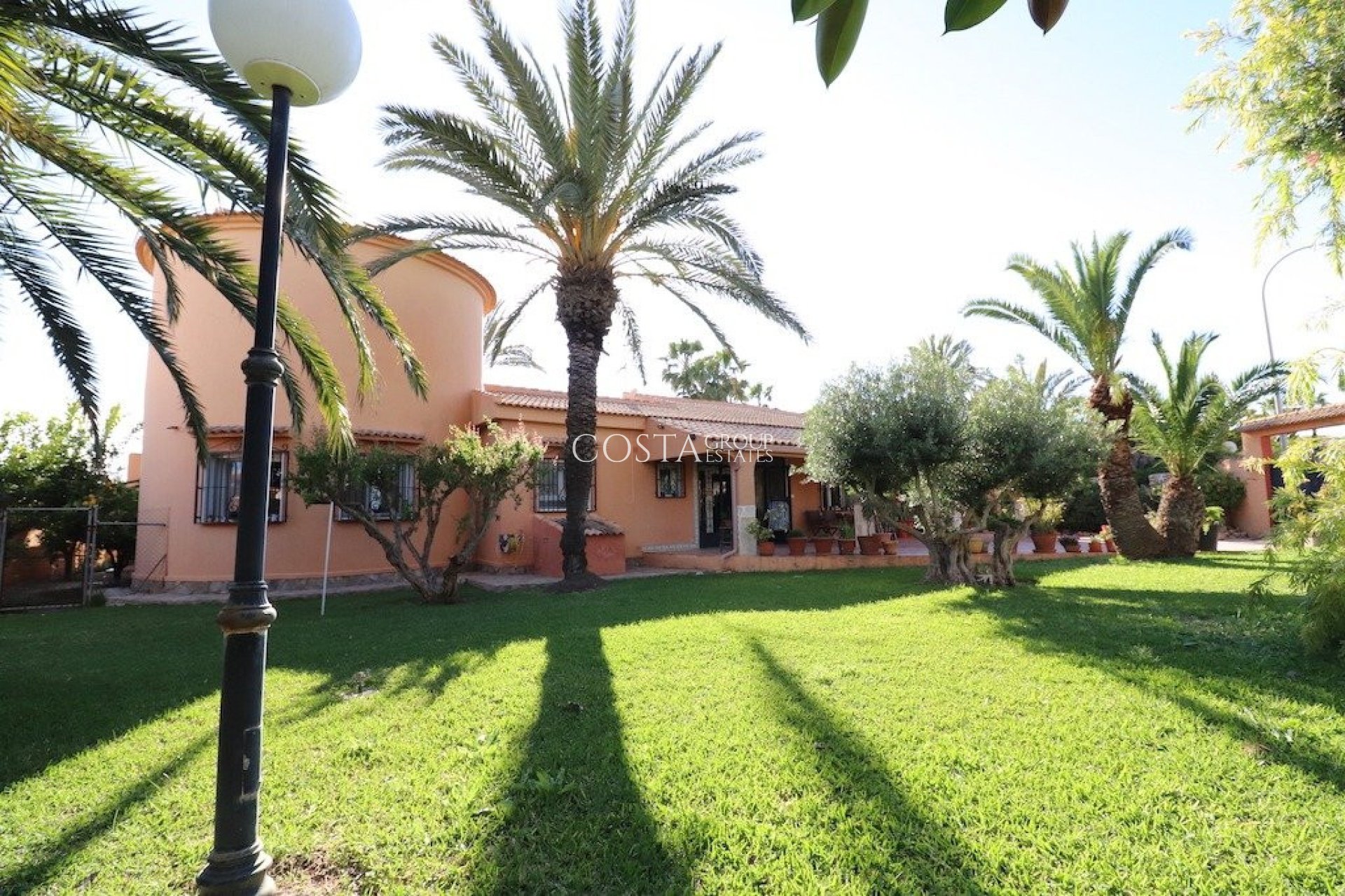 Resale - Villa -
Torrevieja - El Chaparral