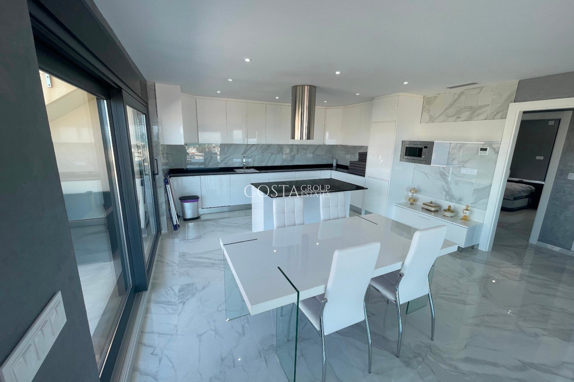 Resale - Villa -
Torrevieja - La Mata