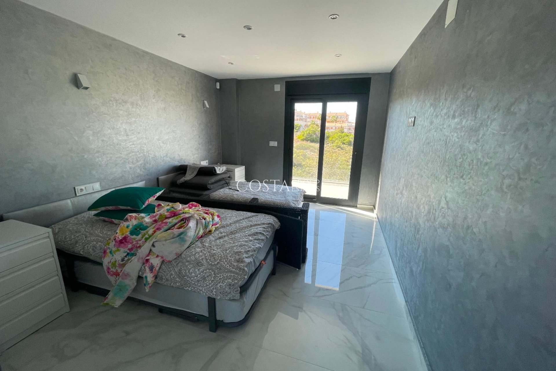 Resale - Villa -
Torrevieja - La Mata