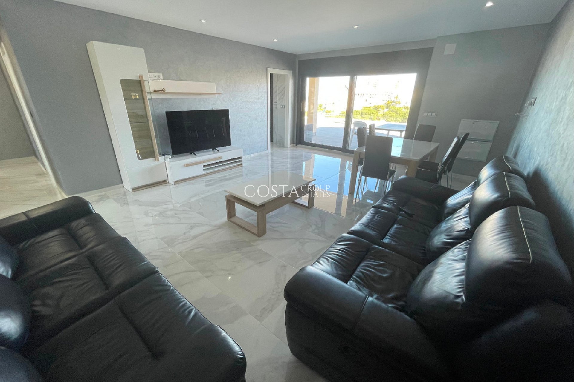 Resale - Villa -
Torrevieja - La Mata