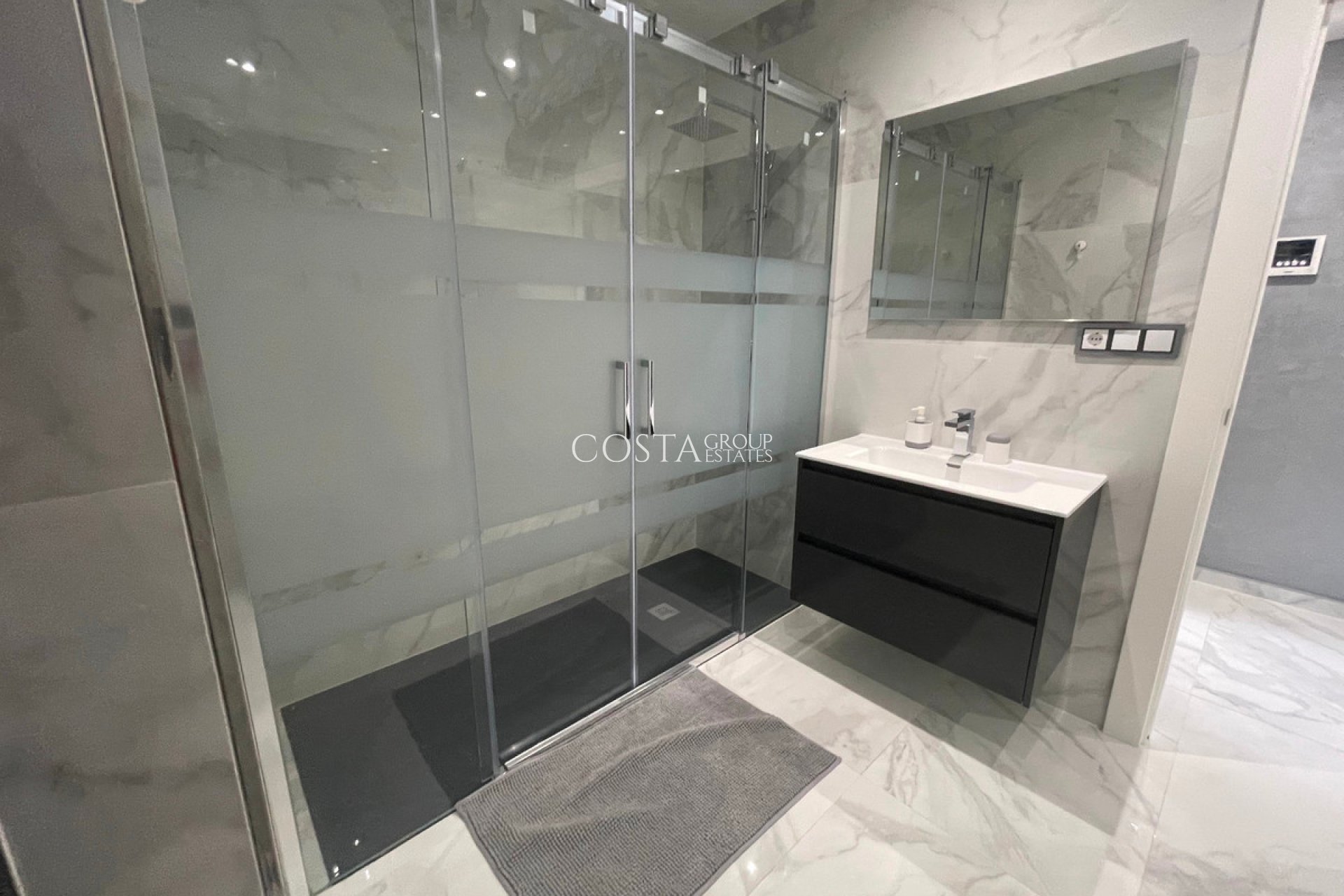 Resale - Villa -
Torrevieja - La Mata