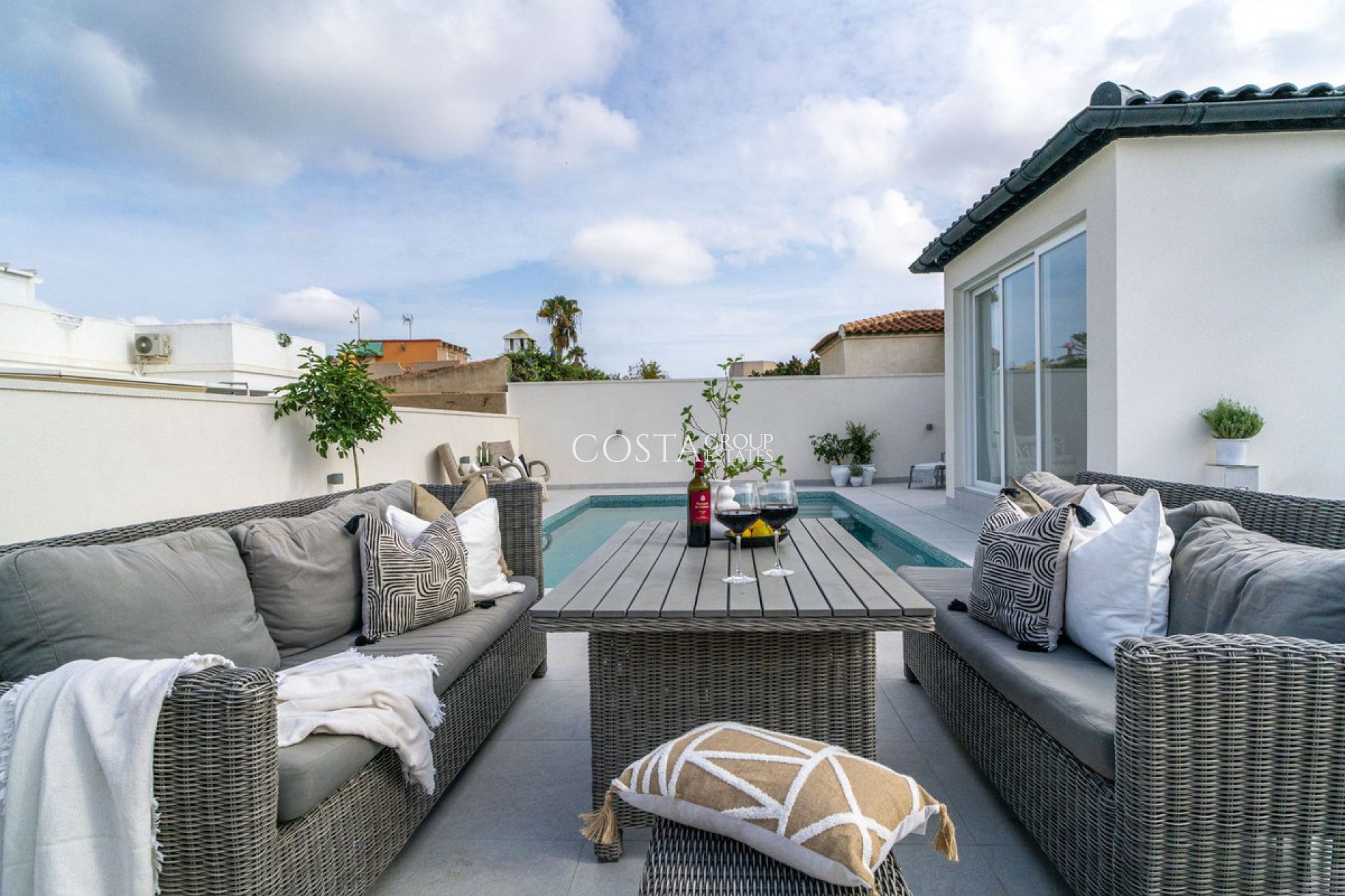 Resale - Villa -
Torrevieja - La Siesta