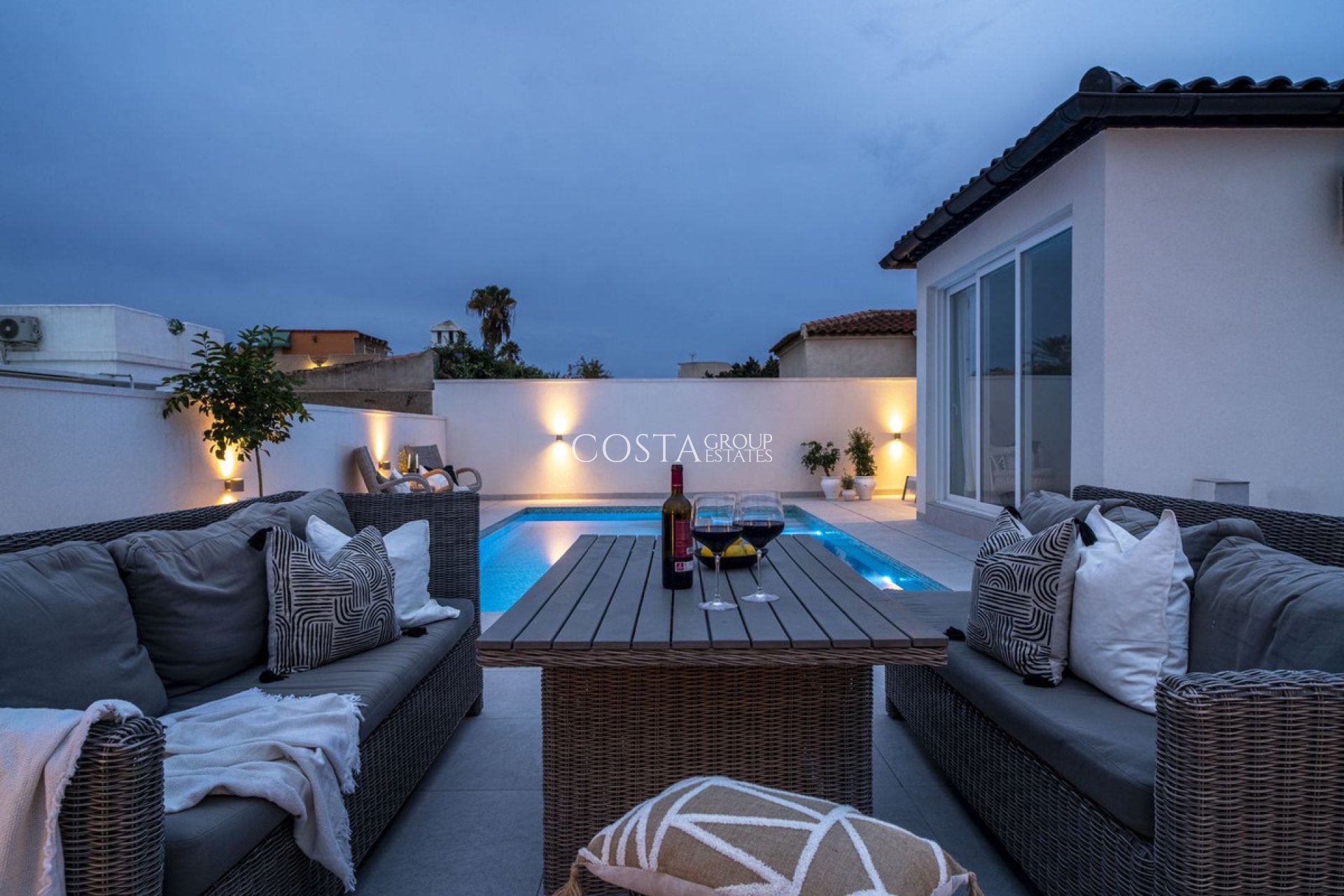 Resale - Villa -
Torrevieja - La Siesta