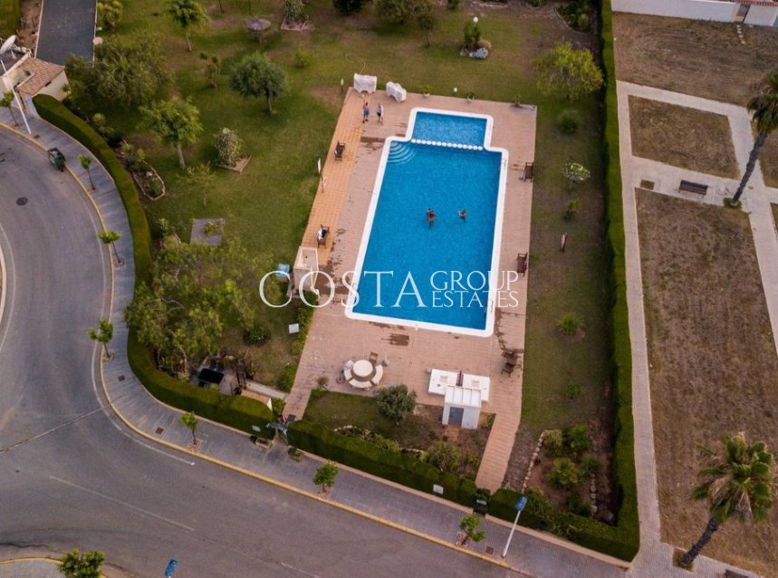 Resale - Villa -
Torrevieja - La Siesta