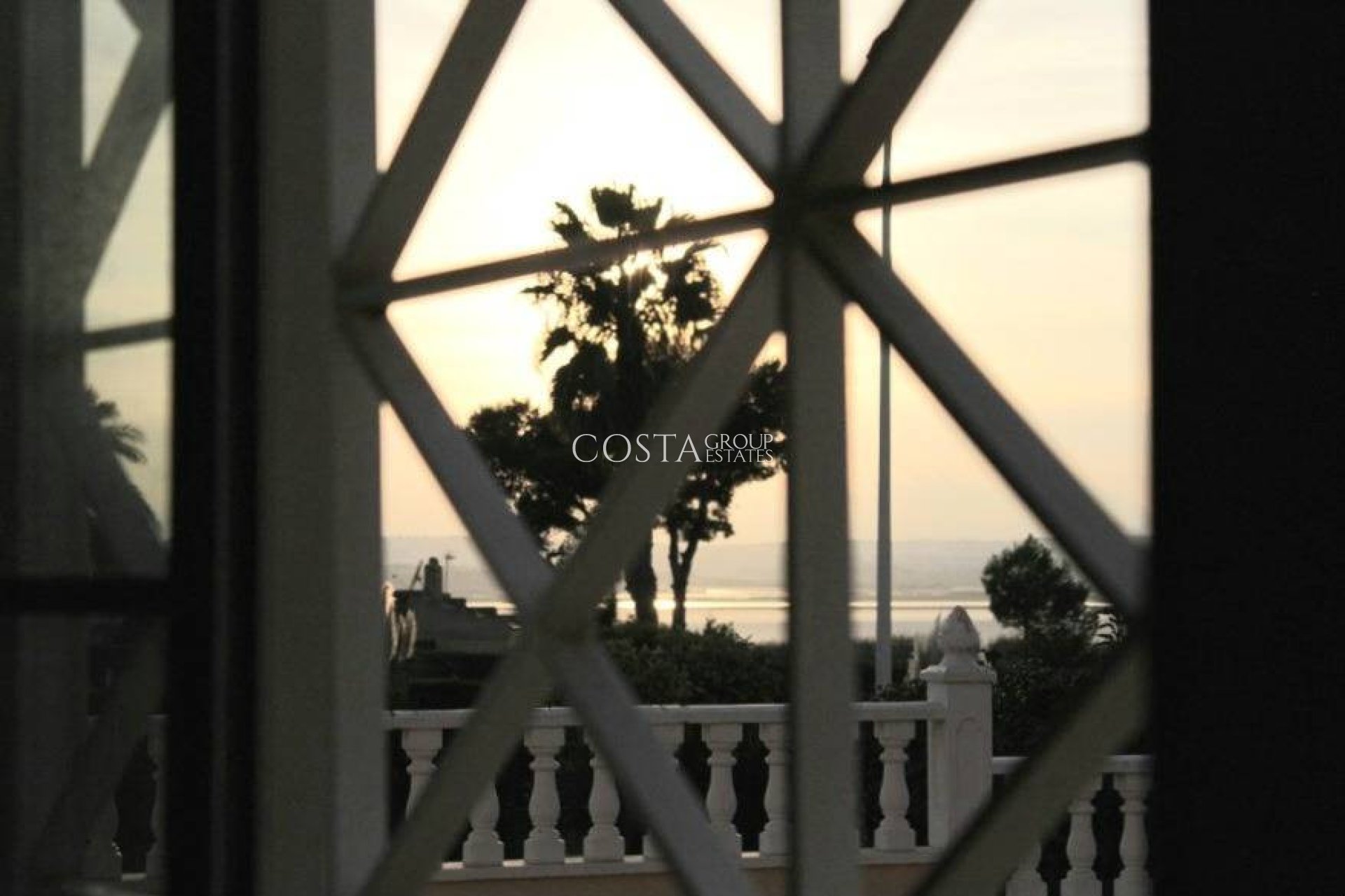 Resale - Villa -
Torrevieja - La Siesta