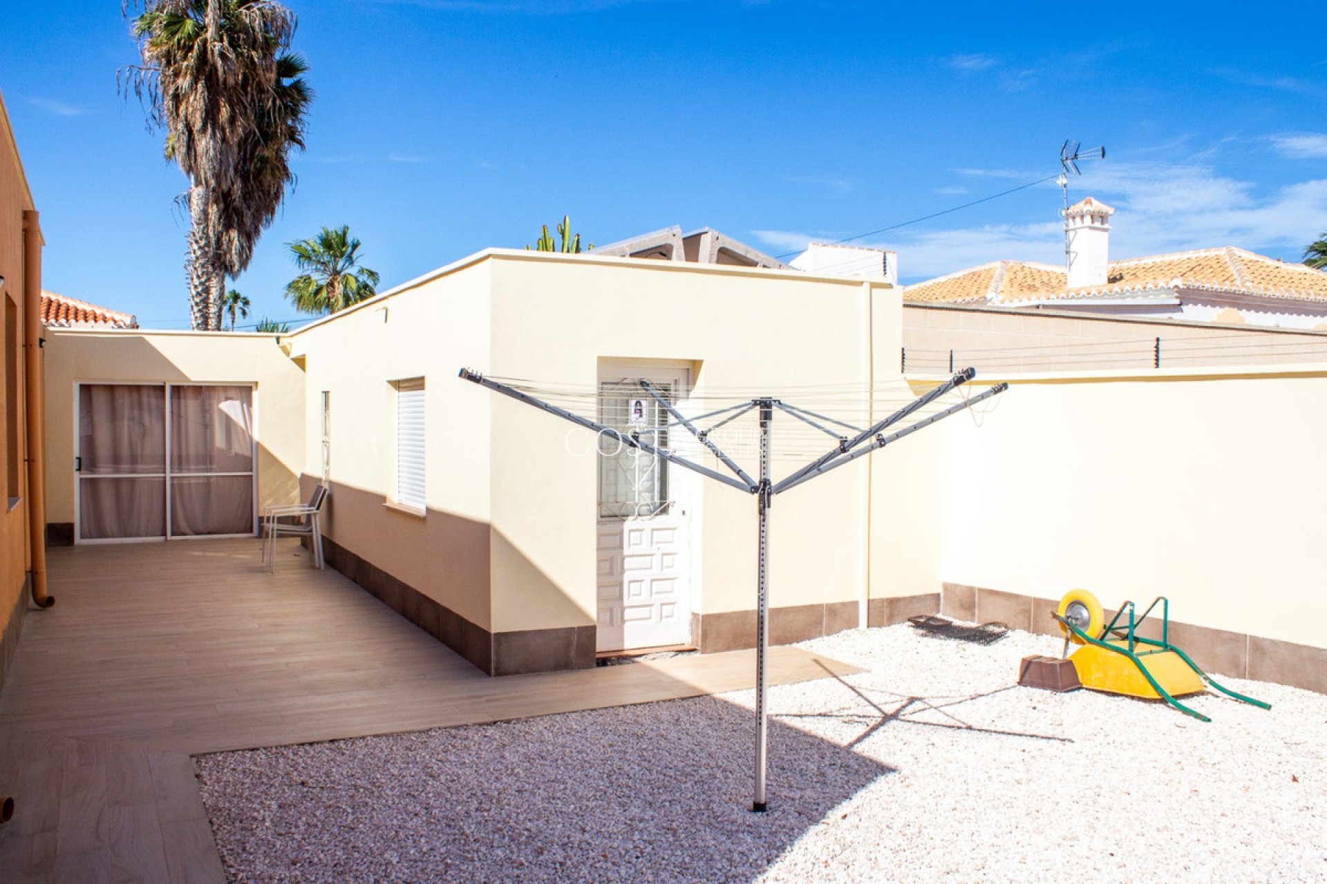 Resale - Villa -
Torrevieja - La Siesta
