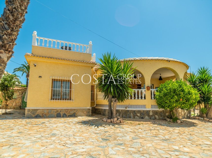 Resale - Villa -
Torrevieja - La Siesta
