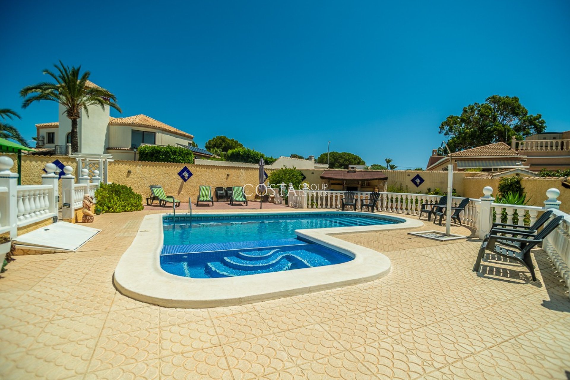 Resale - Villa -
Torrevieja - La Siesta