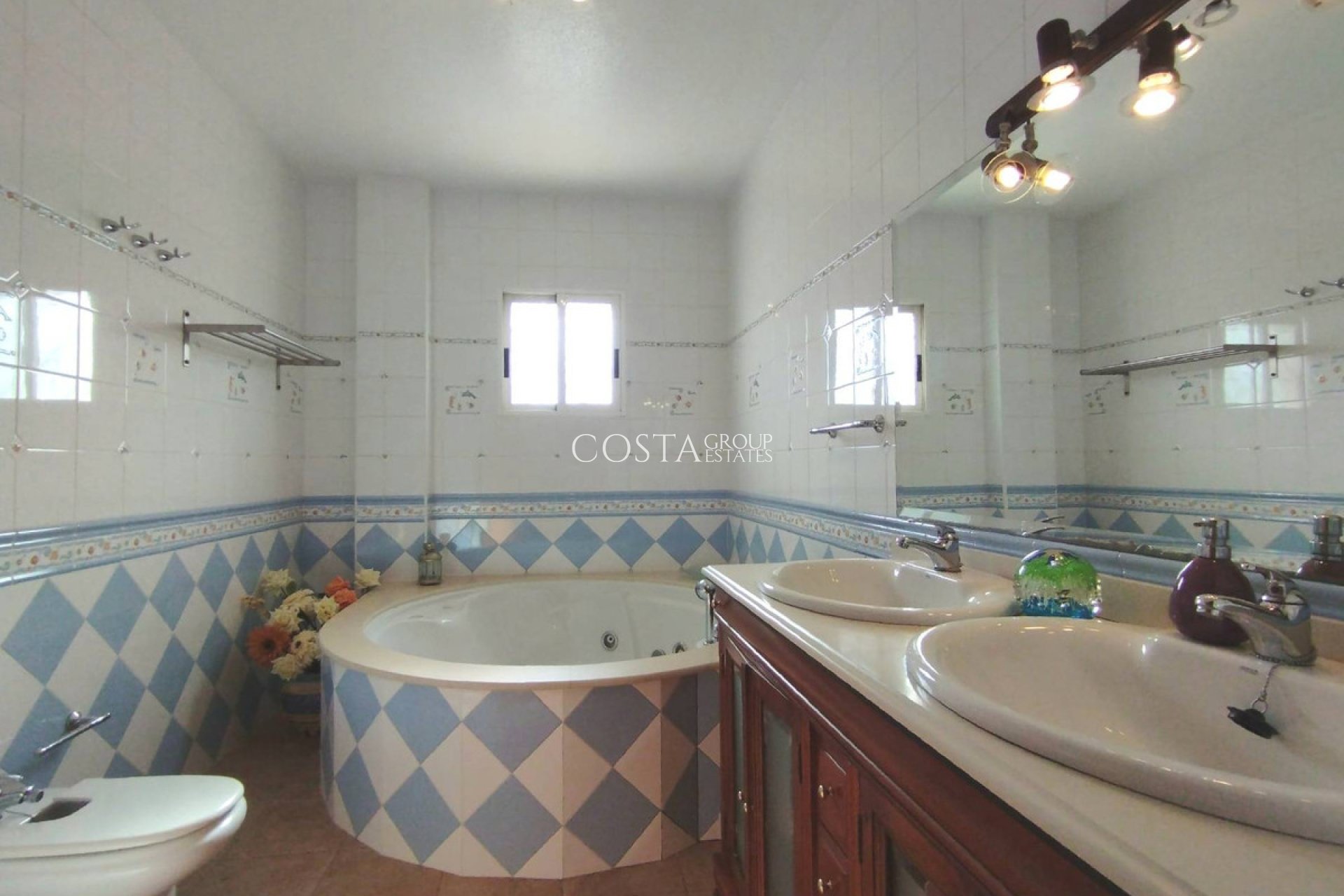 Resale - Villa -
Torrevieja - La Siesta