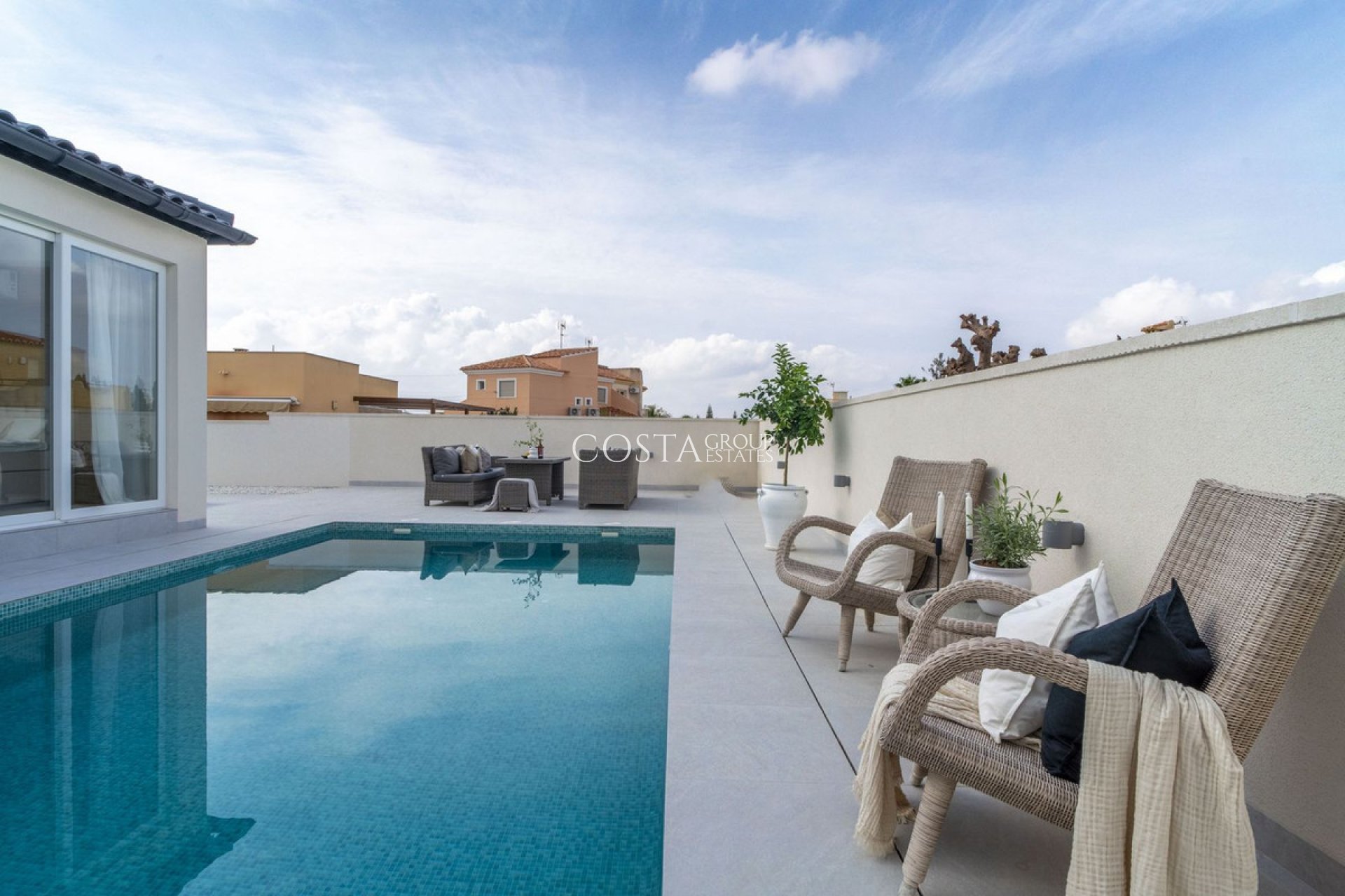 Resale - Villa -
Torrevieja - La Siesta