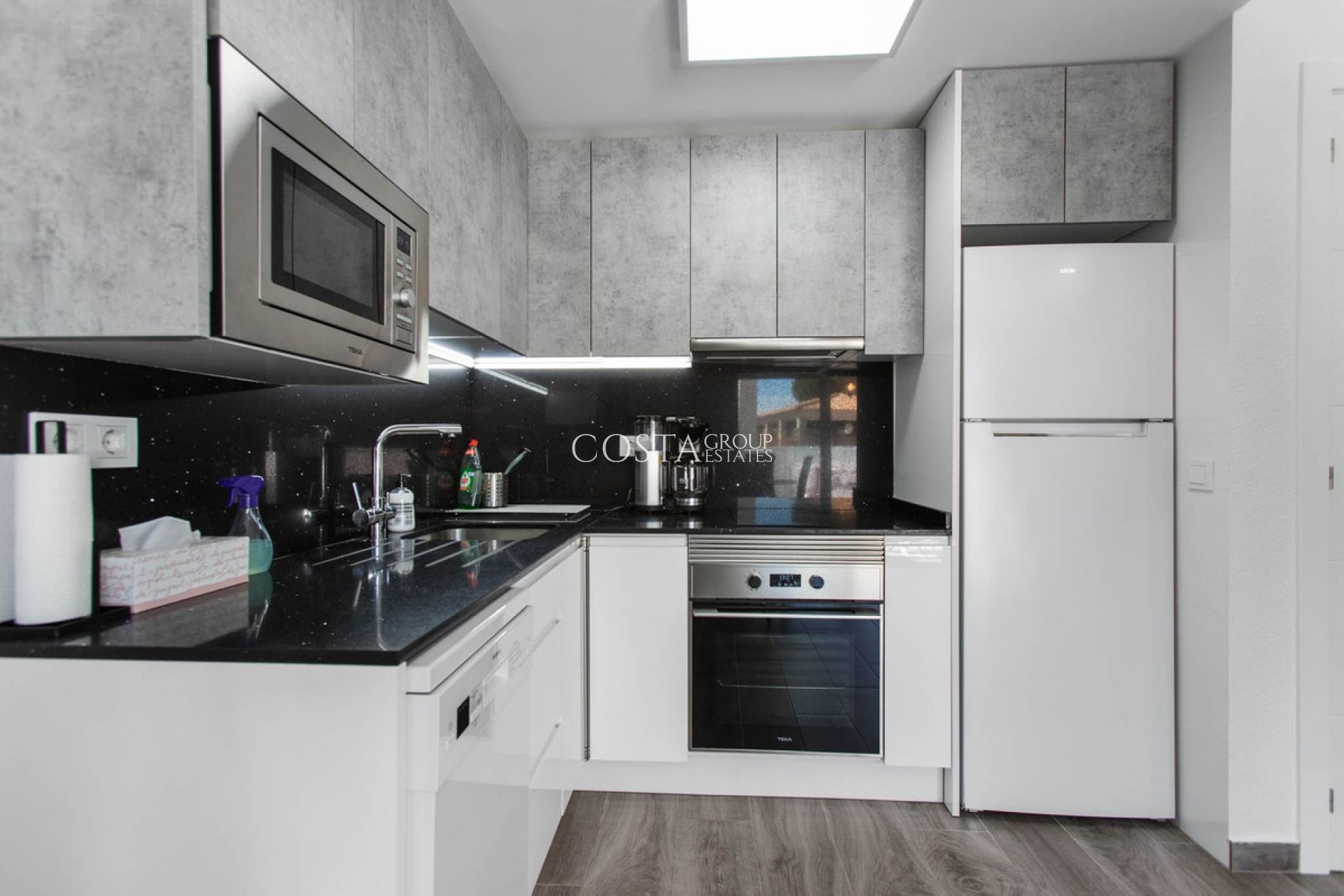 Resale - Villa -
Torrevieja - Lago Jardin